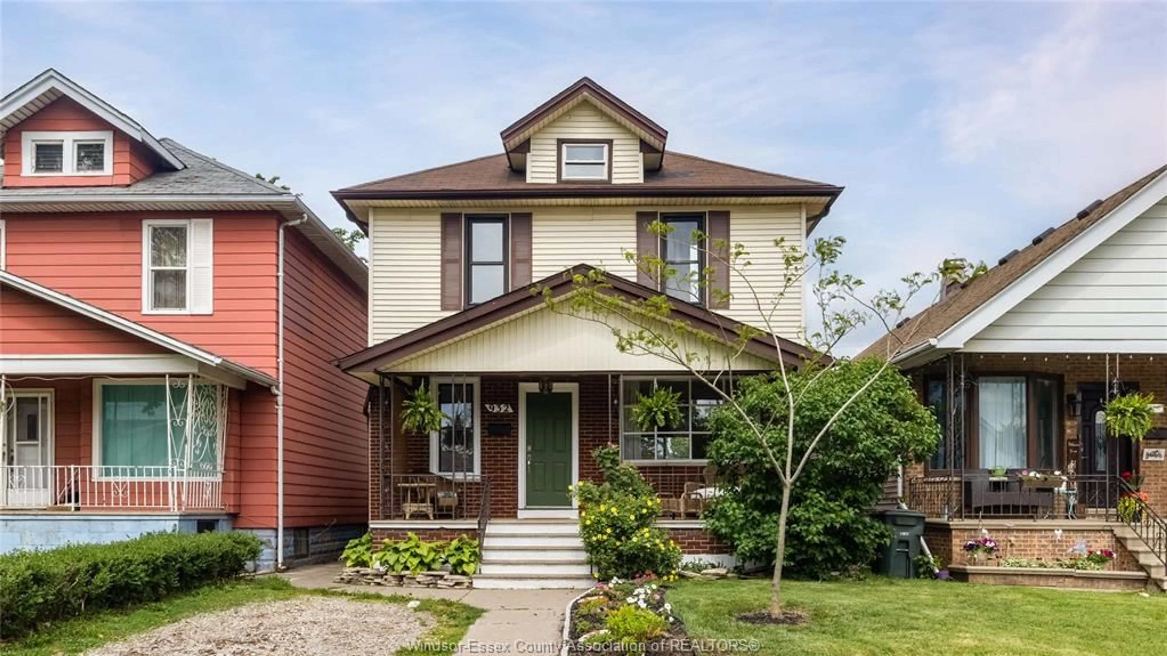 Home with brick exterior material, street for 932 MARENTETTE Ave, Windsor Ontario N9A 2A3