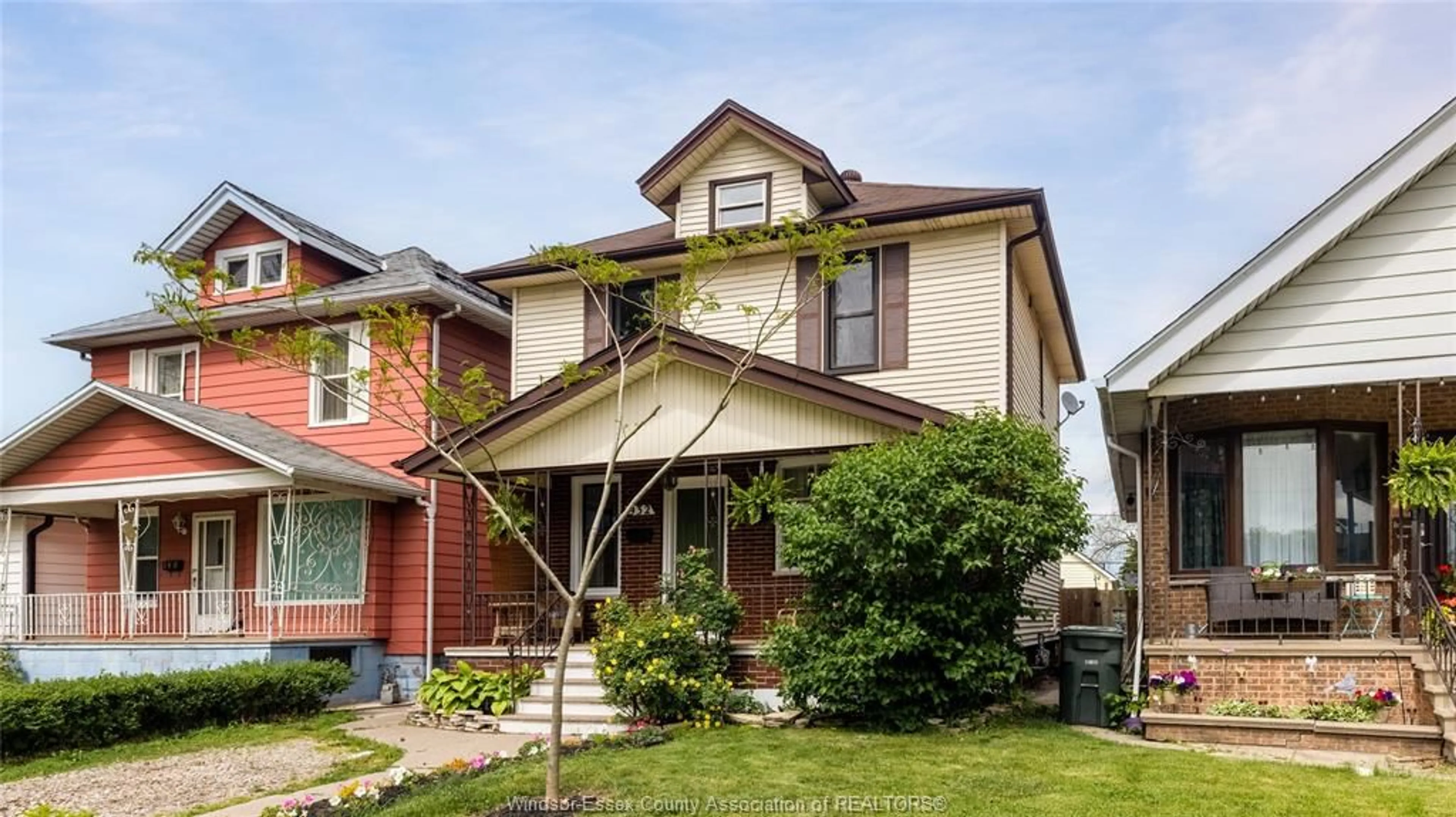 Home with brick exterior material, street for 932 MARENTETTE Ave, Windsor Ontario N9A 2A3