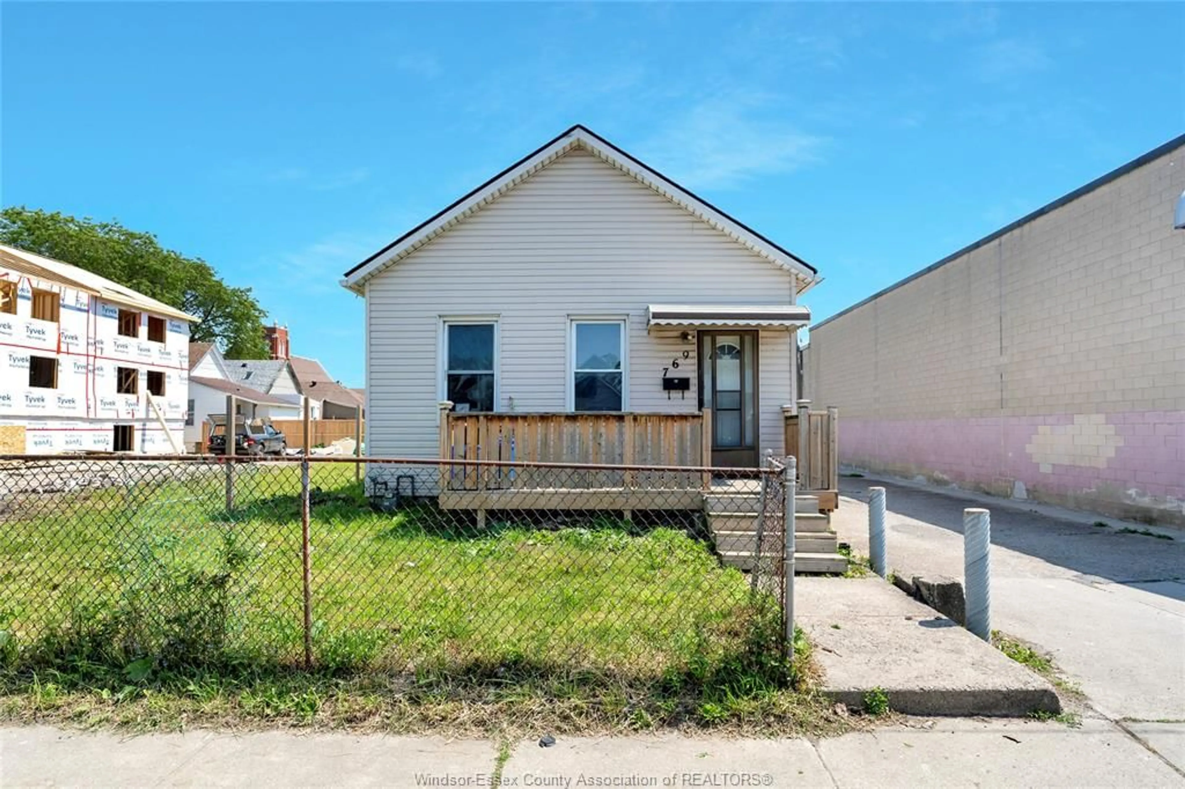 Home with vinyl exterior material, street for 769 BRANT, Windsor Ontario N9A 3E9