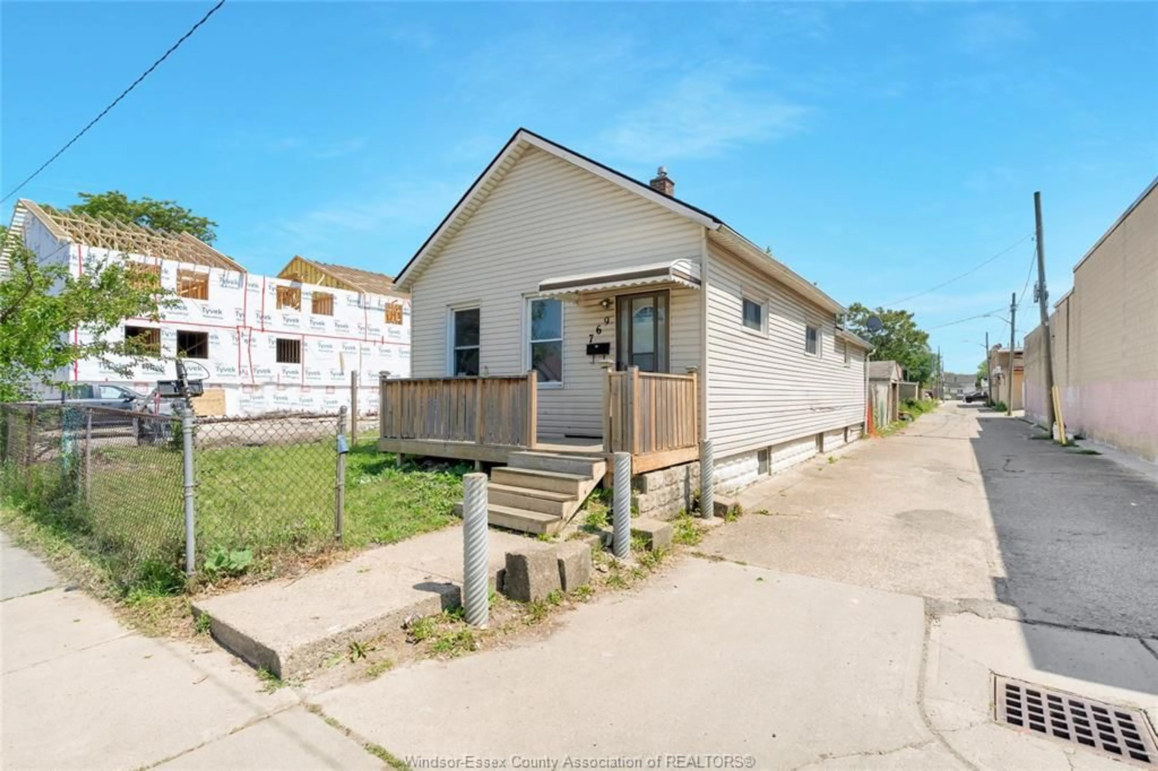 A pic from outside/outdoor area/front of a property/back of a property/a pic from drone, street for 769 BRANT, Windsor Ontario N9A 3E9