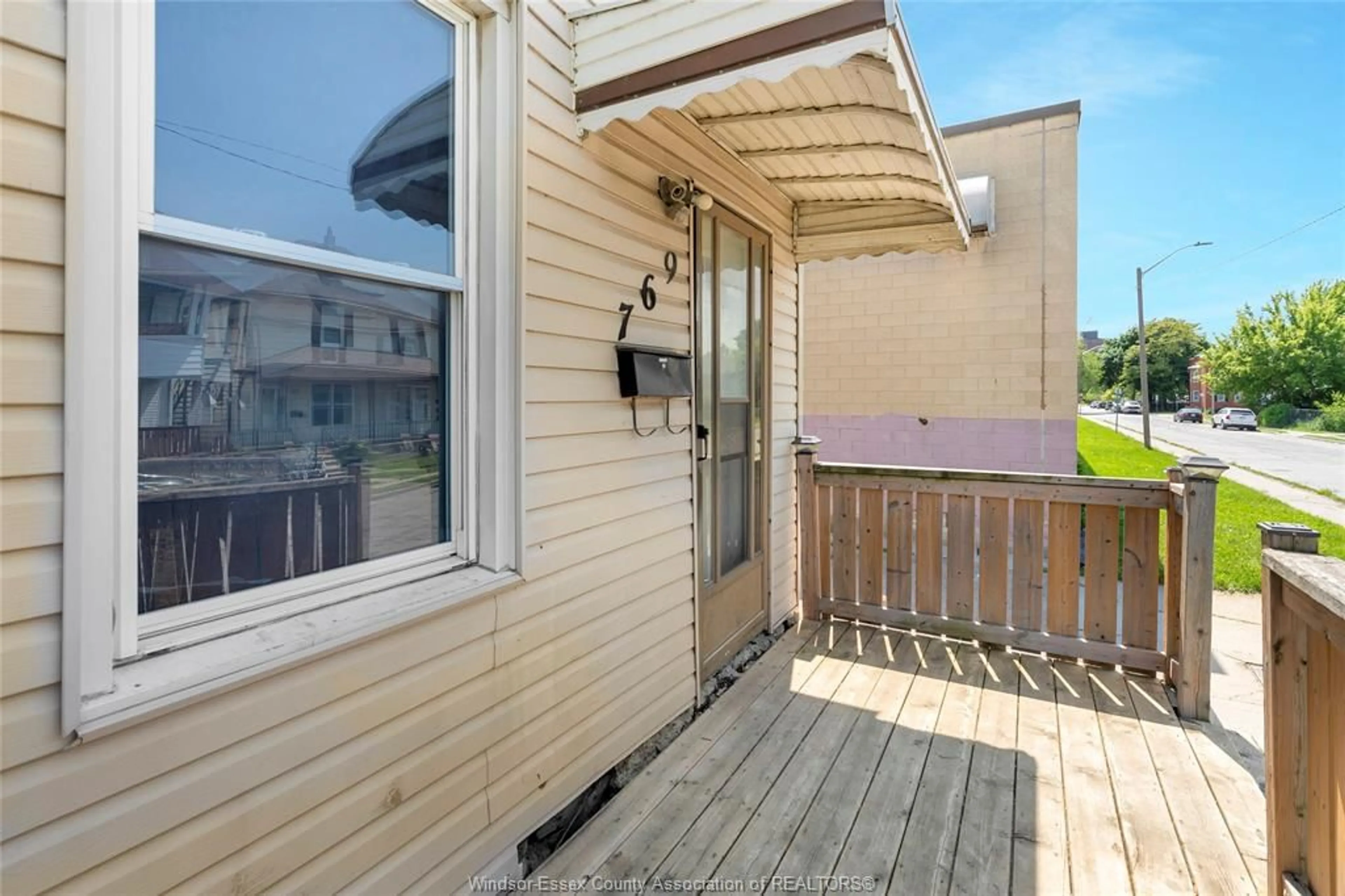 Patio, street for 769 BRANT, Windsor Ontario N9A 3E9