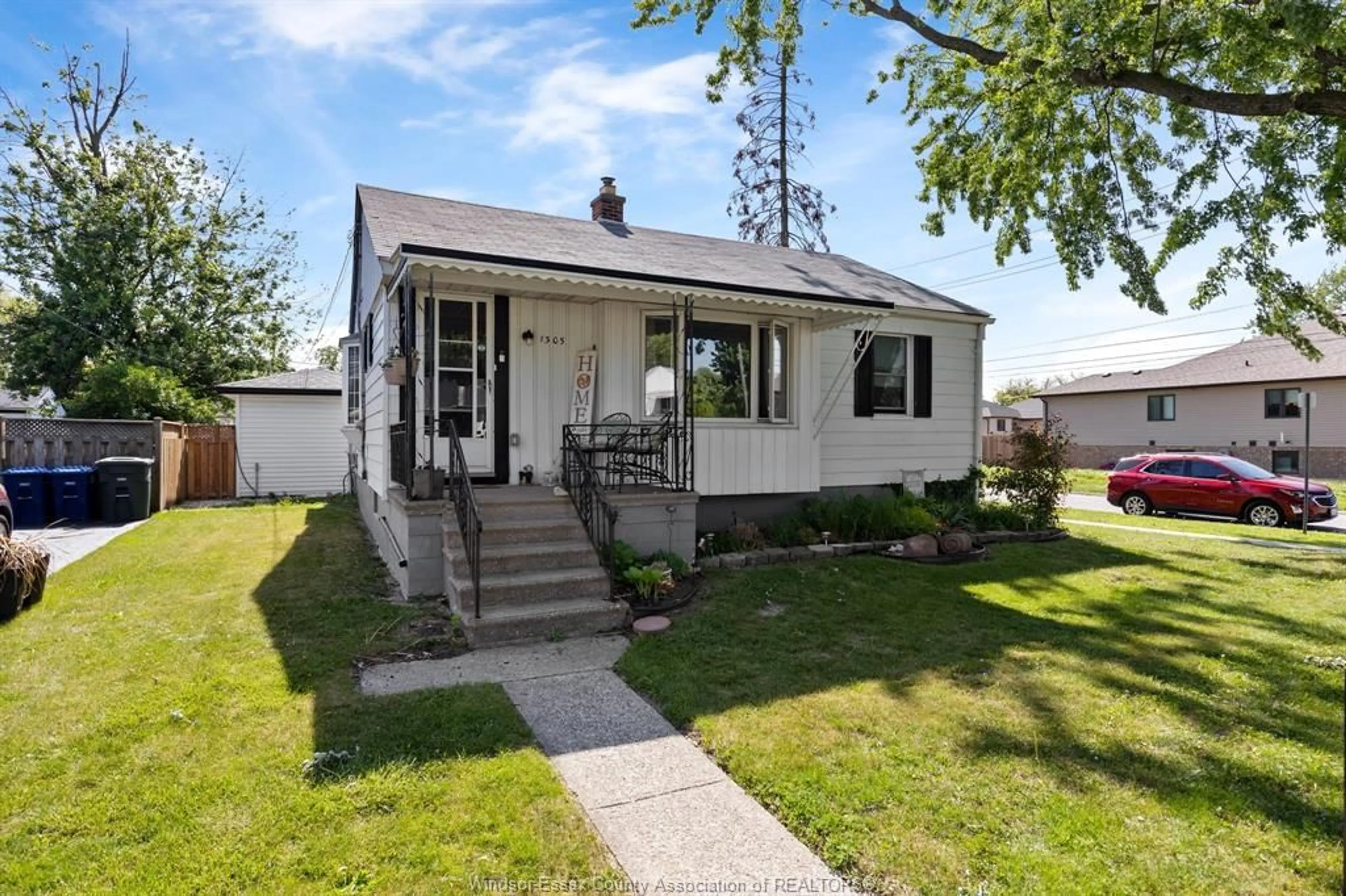 Home with vinyl exterior material, street for 1305 ROSSINI, Windsor Ontario N8Y 2Z6