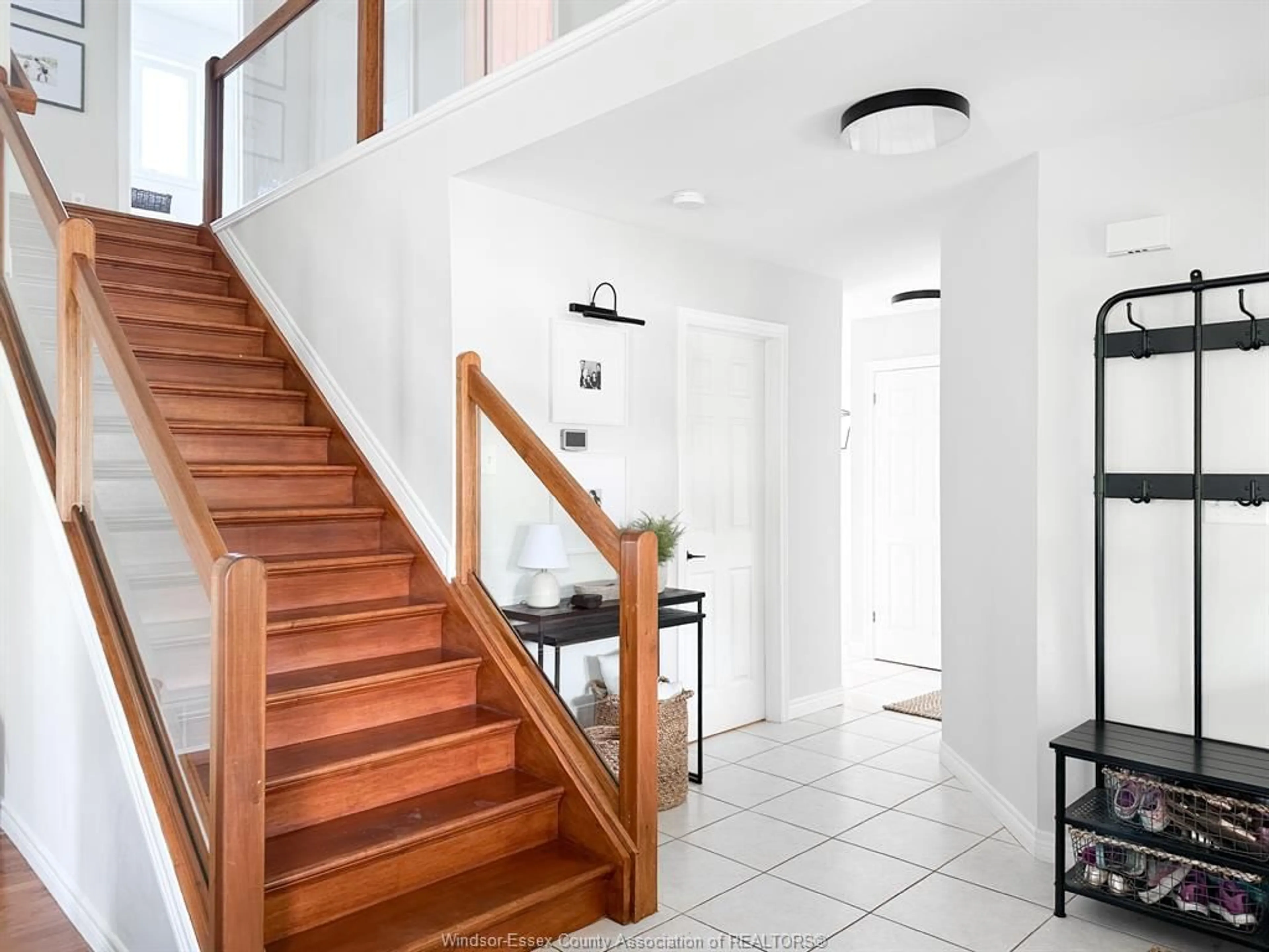 Indoor entryway for 164 DIEMER, Tecumseh Ontario N9K 1G1