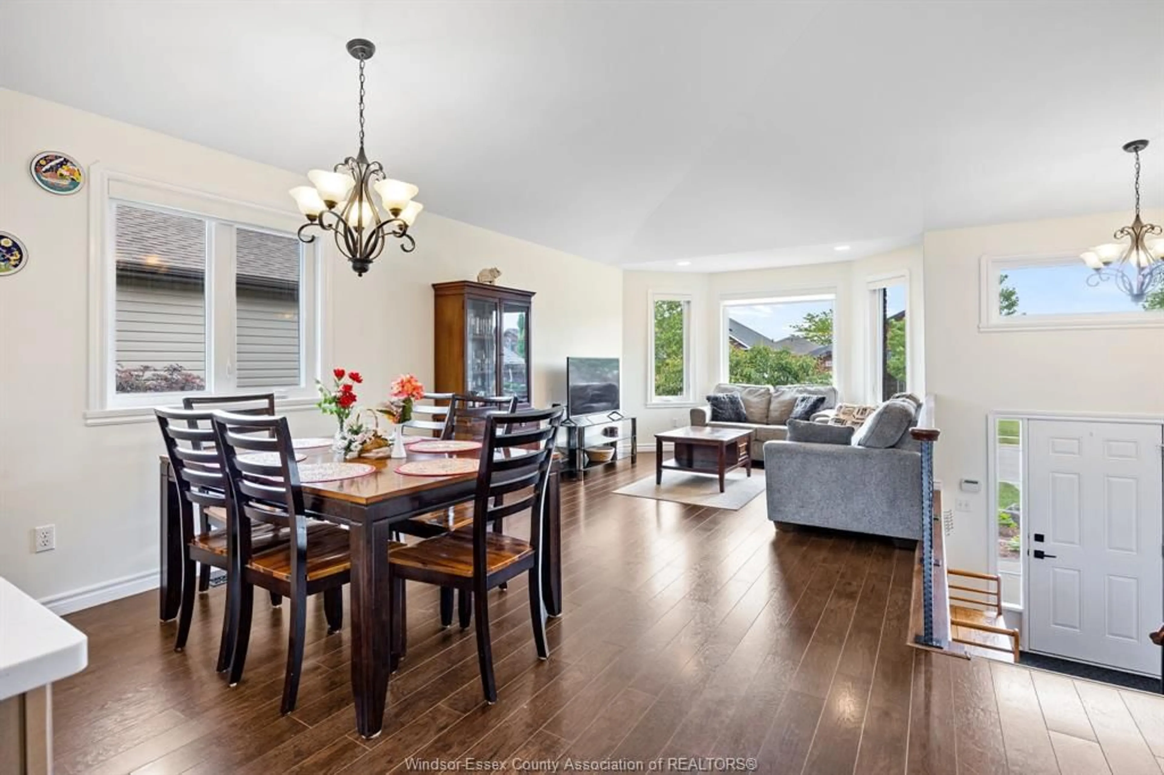 Dining room, wood/laminate floor for 1487 MAGNOLIA, Windsor Ontario N8P 1Z1