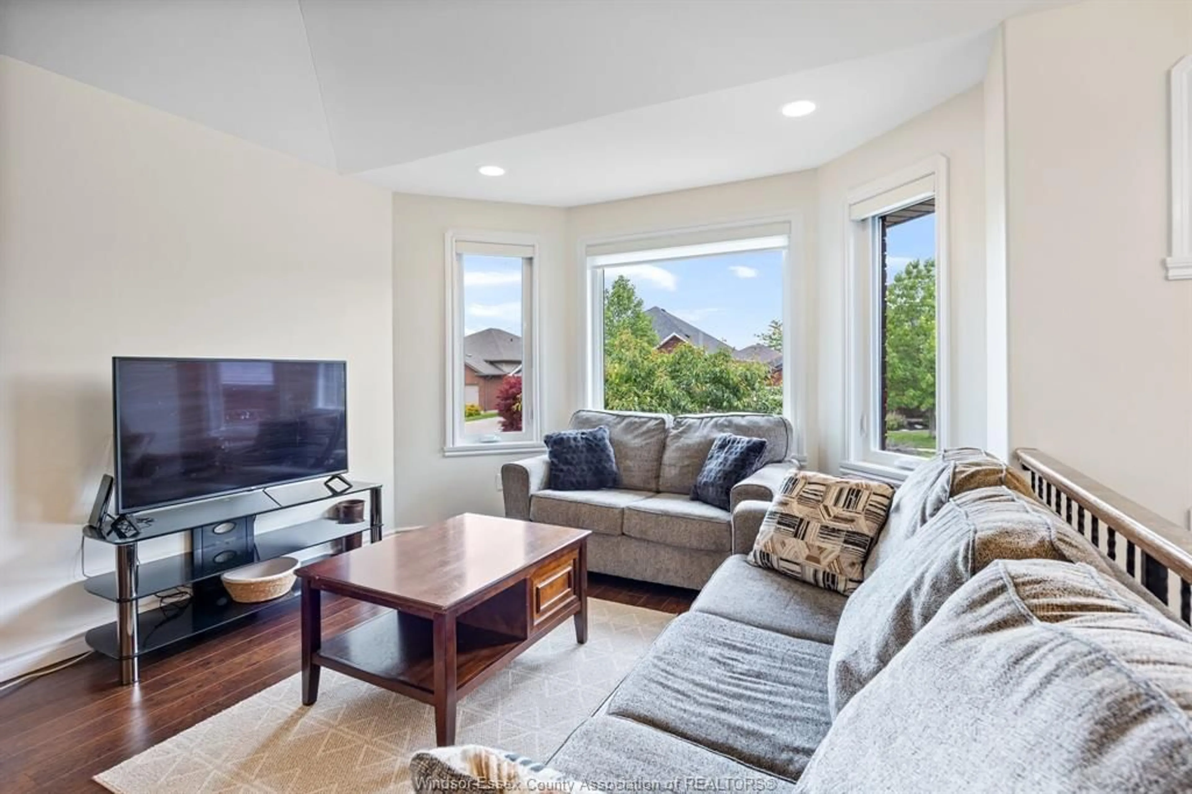 Living room with furniture, unknown for 1487 MAGNOLIA, Windsor Ontario N8P 1Z1