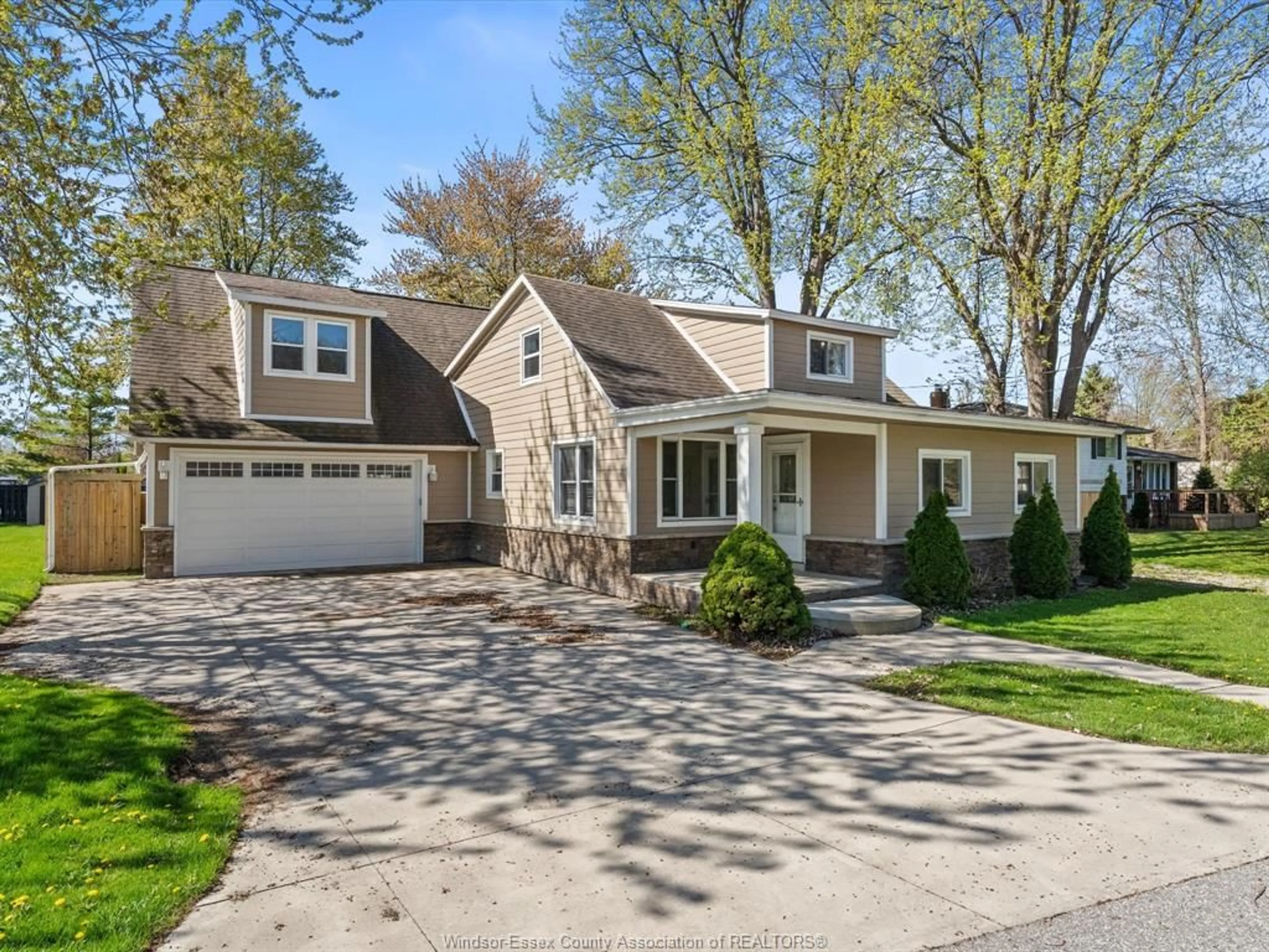 Home with vinyl exterior material, street for 553 OLD TECUMSEH Rd, Lakeshore Ontario N0R 1A0