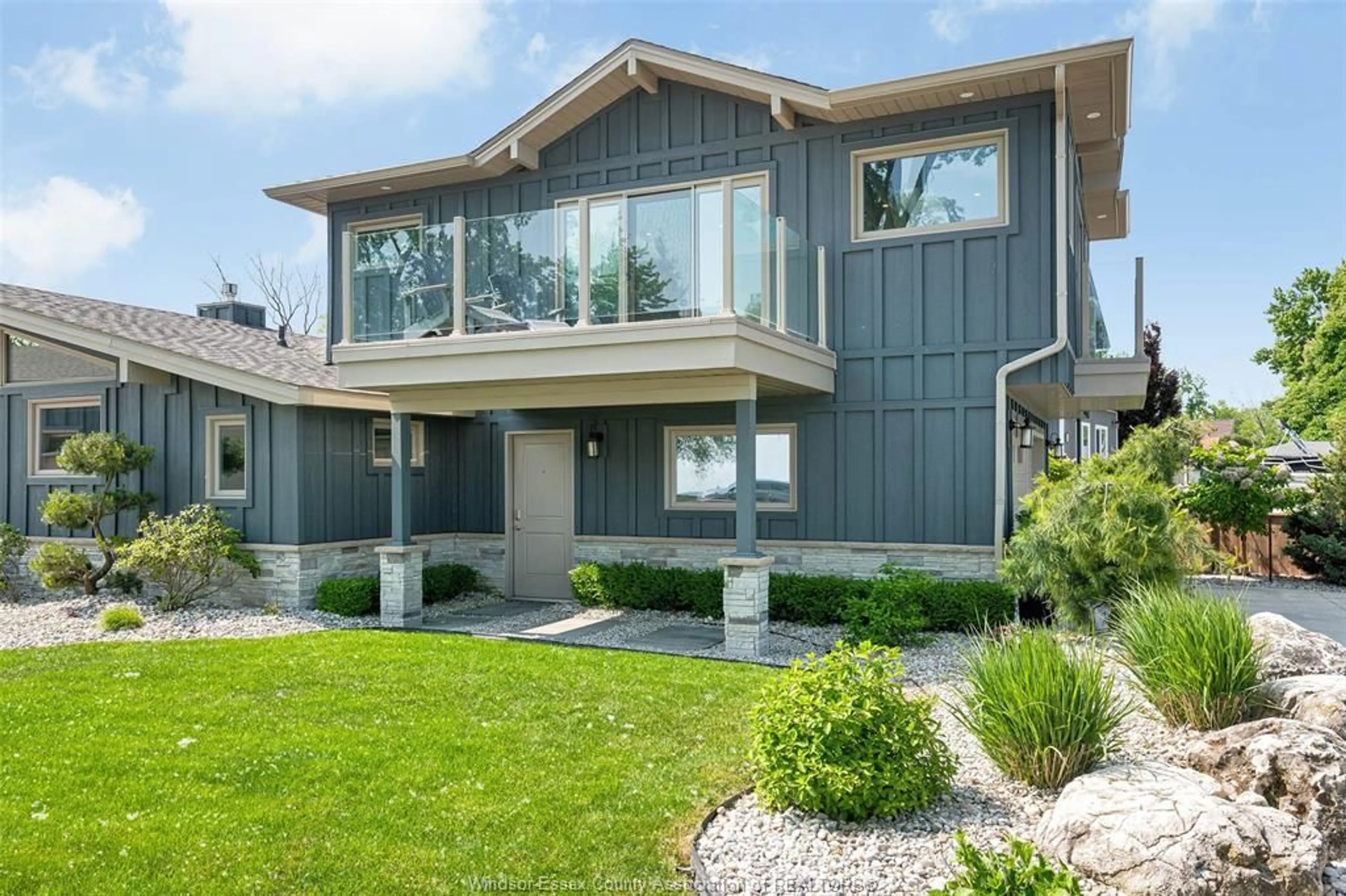 Home with vinyl exterior material, street for 148 RUSTON Dr, Lakeshore Ontario N8L 0G5