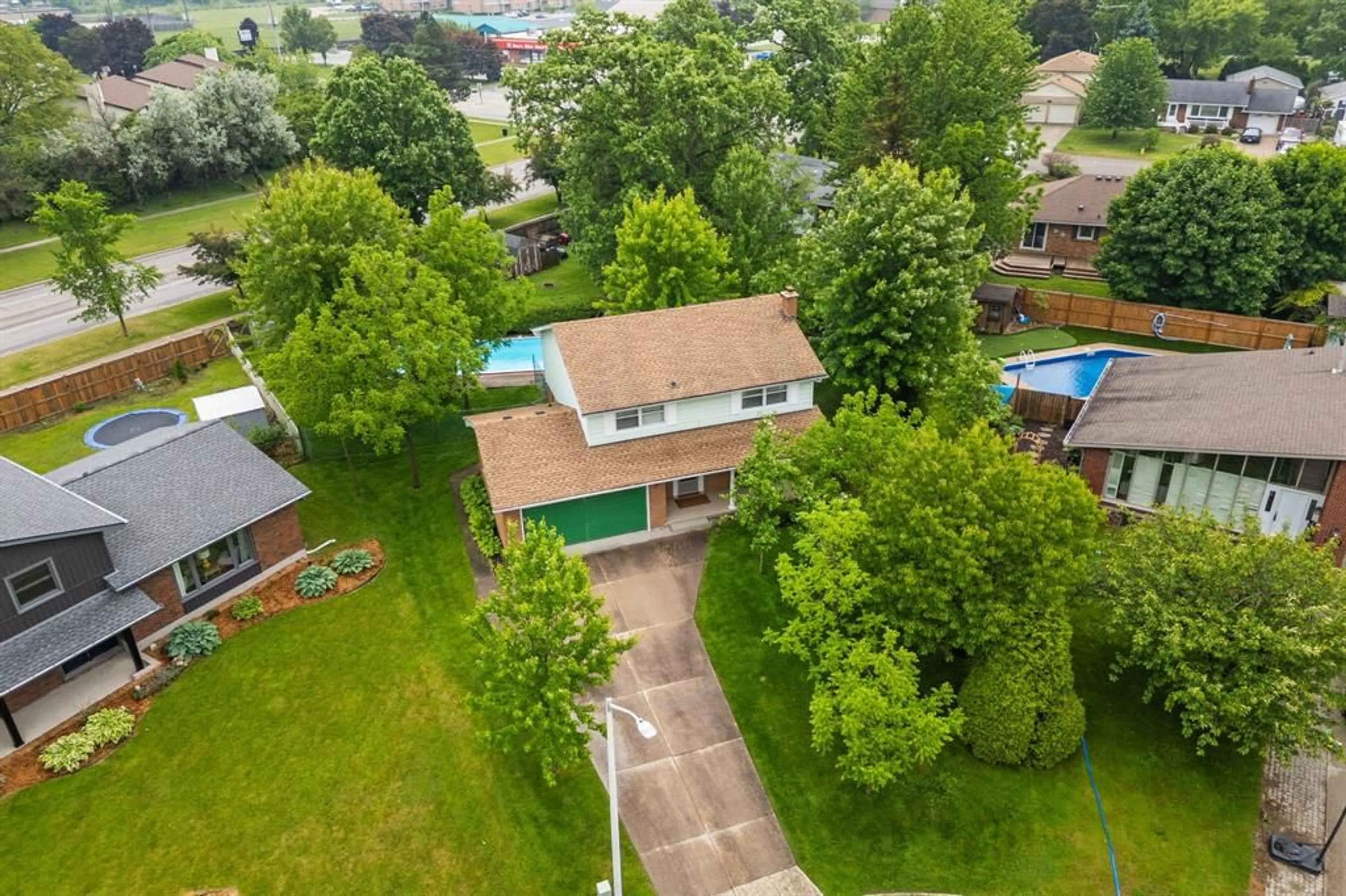 A pic from outside/outdoor area/front of a property/back of a property/a pic from drone, unknown for 161 WIKLINSON Pl, St Clair Ontario N0N 1G0