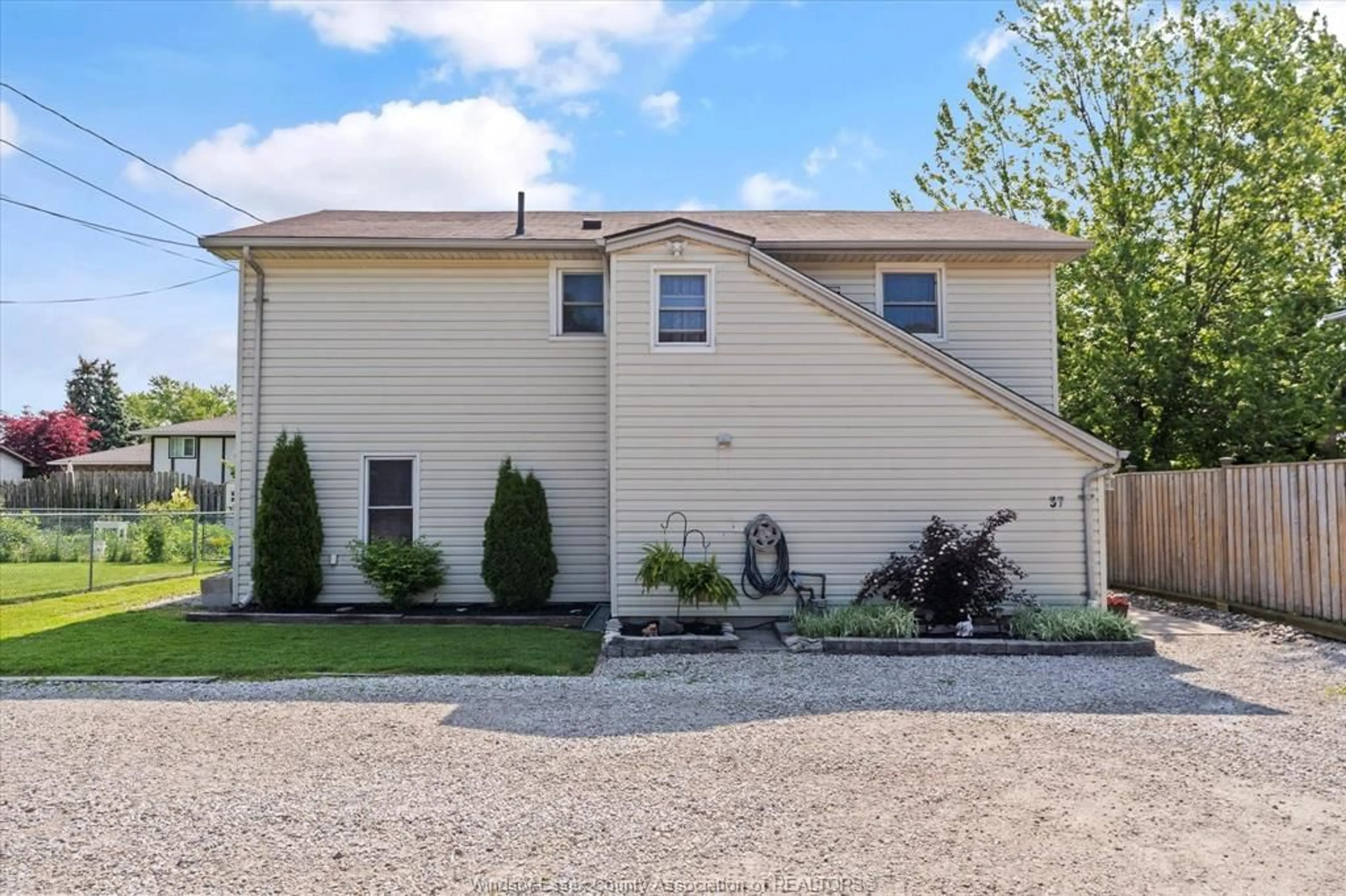 Home with vinyl exterior material, unknown for 37 FRYER St, Amherstburg Ontario N9V 2L5