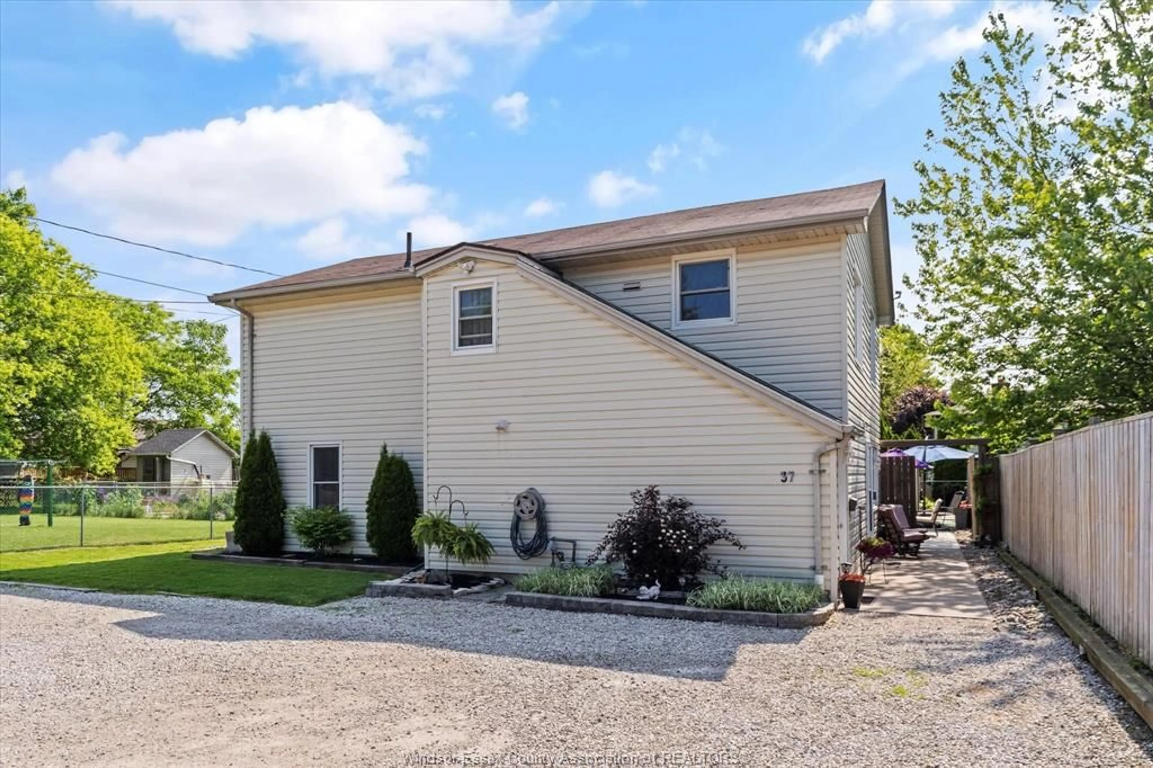 Unknown for 37 FRYER St, Amherstburg Ontario N9V 2L5