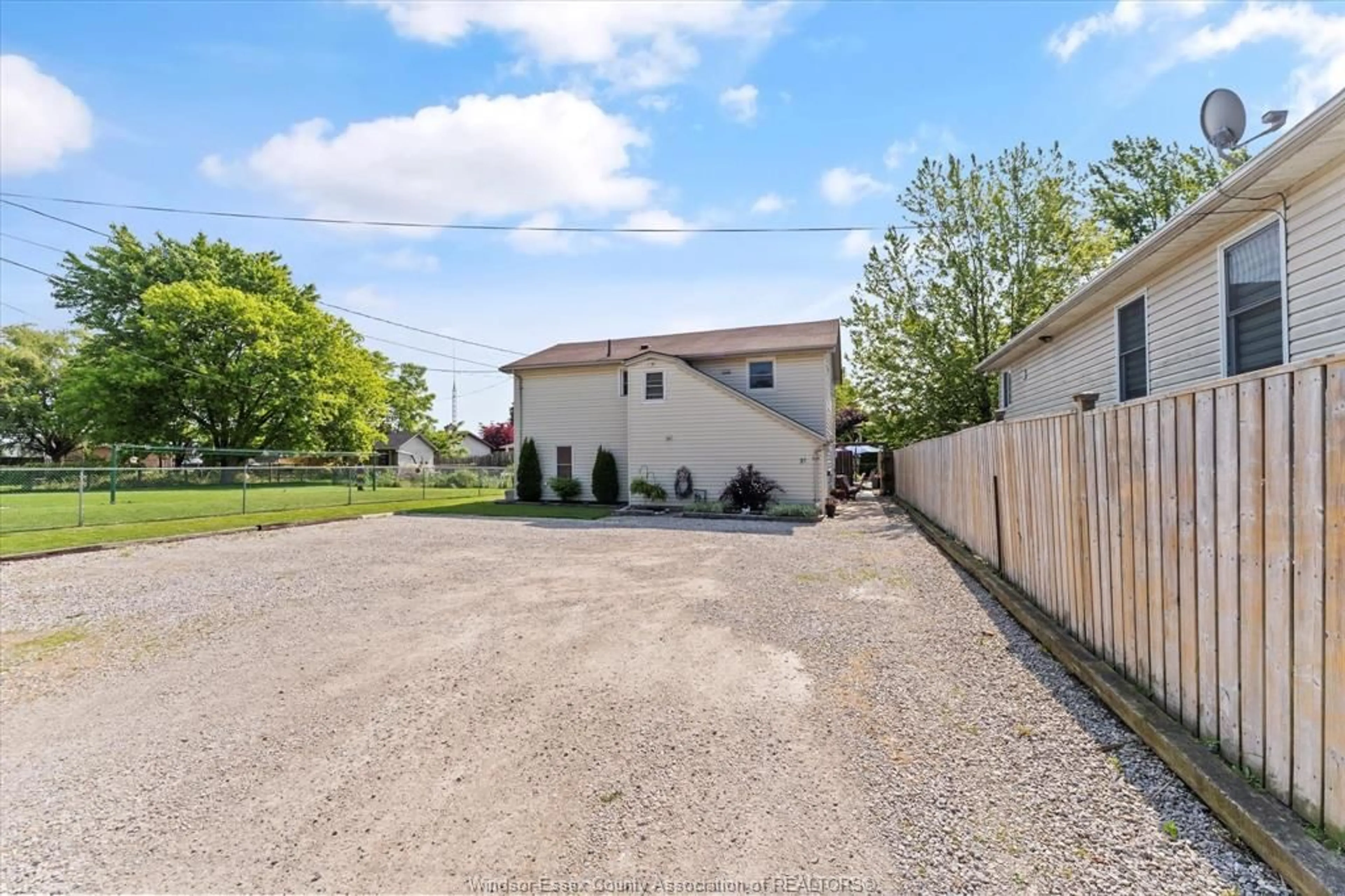 A pic from outside/outdoor area/front of a property/back of a property/a pic from drone, street for 37 FRYER St, Amherstburg Ontario N9V 2L5