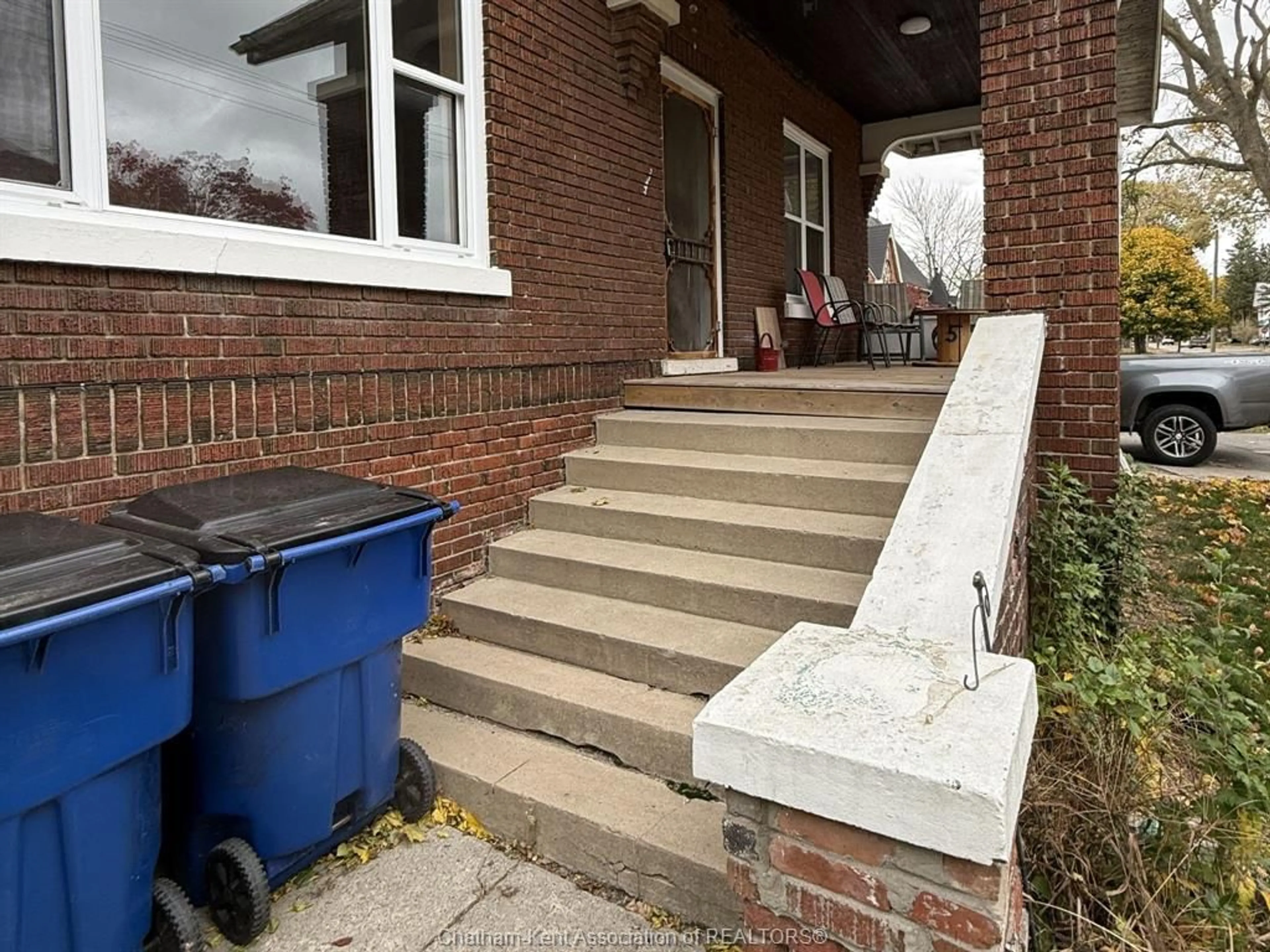 Unknown for 65 SELKIRK St, Chatham Ontario N7L 1Y8