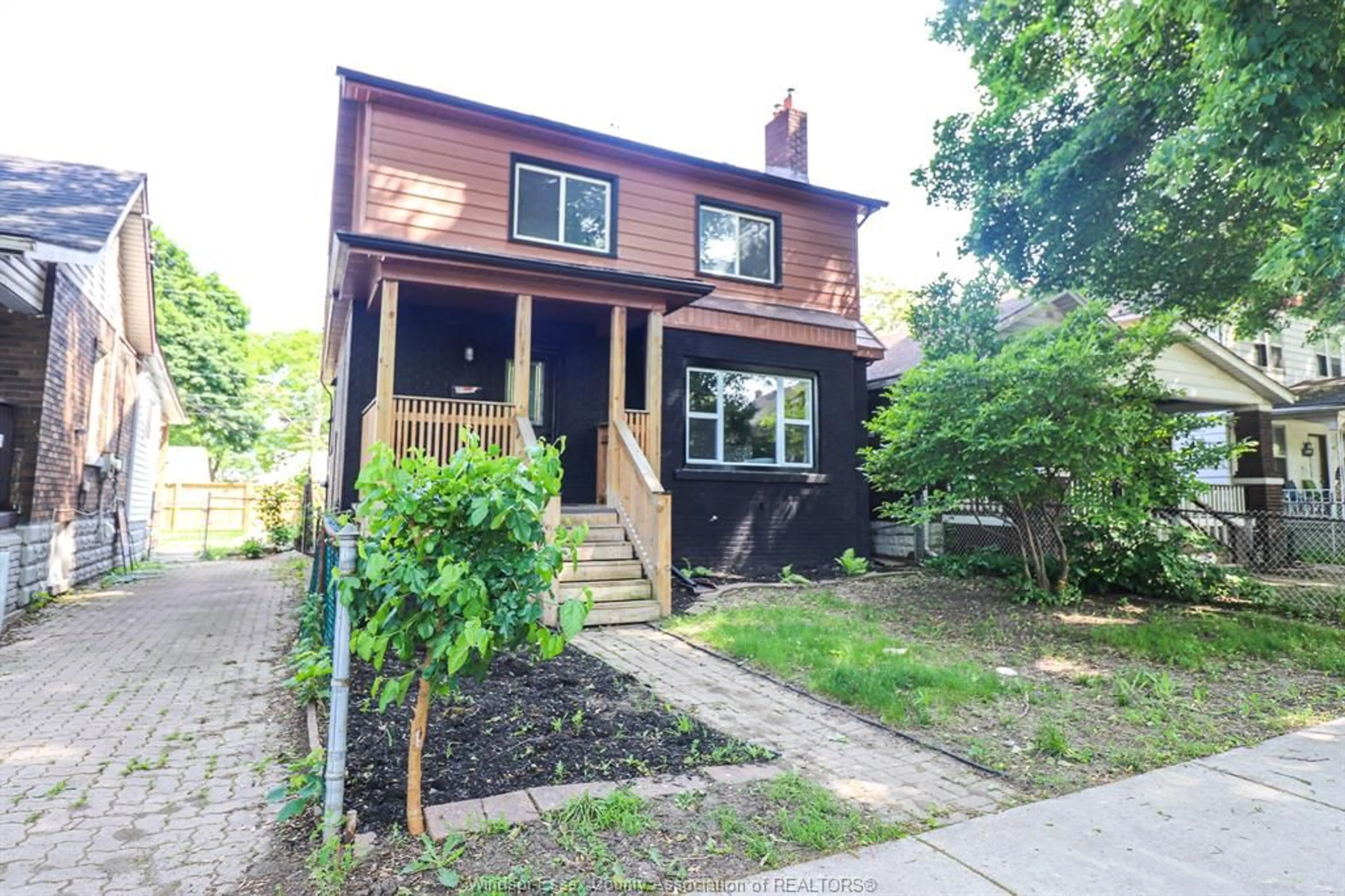 Unknown for 3629 QUEEN, Windsor Ontario N9C 1P1