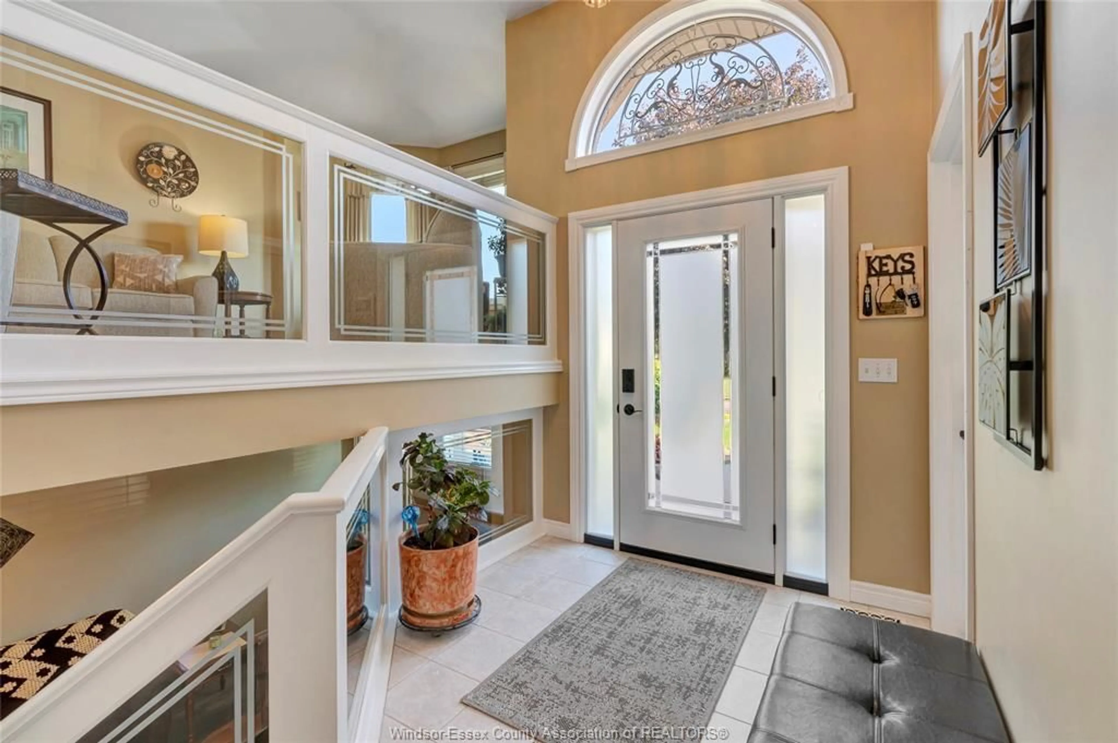 Indoor entryway for 10864 BRENTWOOD, Windsor Ontario N8R 2H8