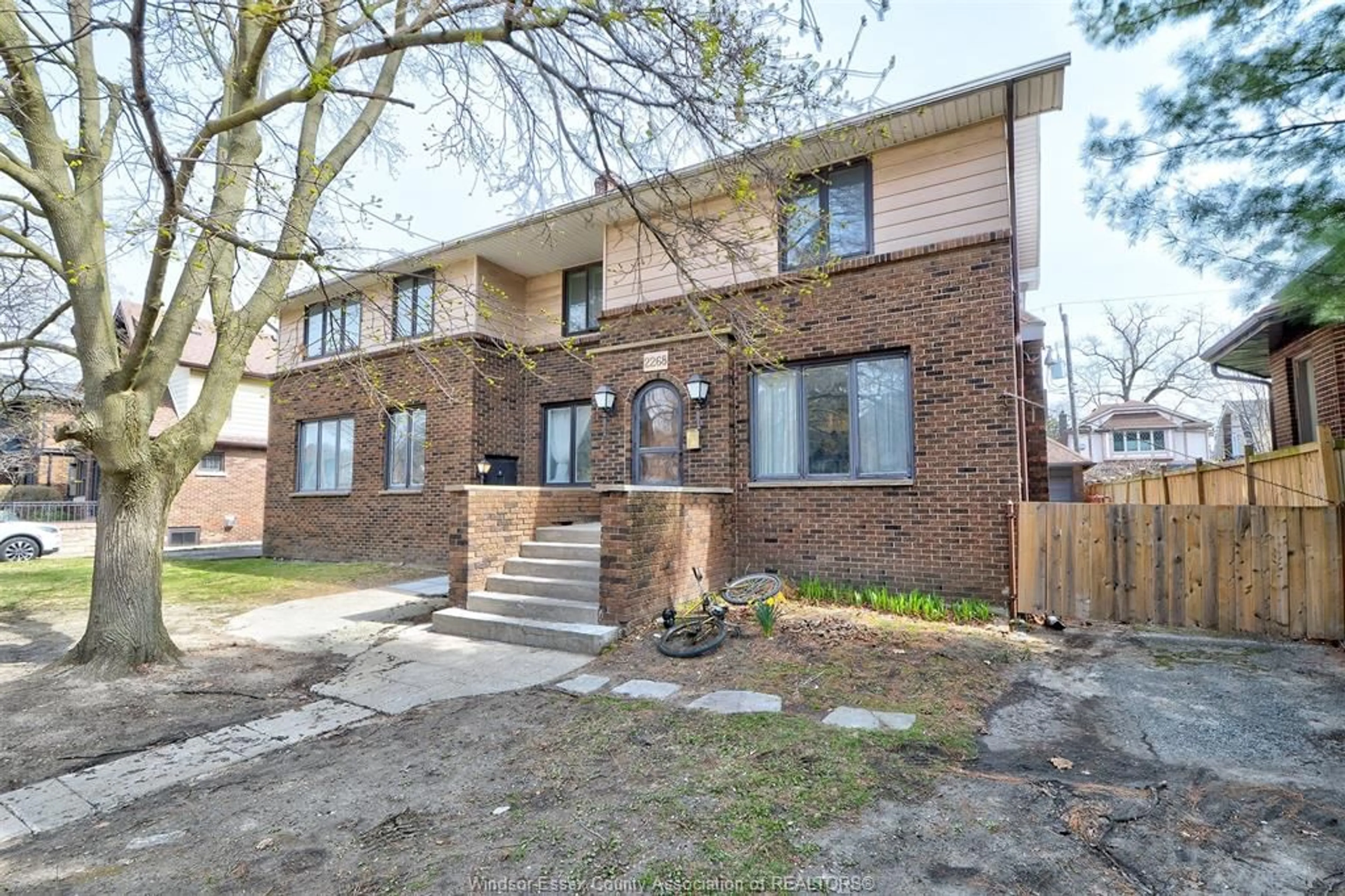 Home with brick exterior material, building for 2268 VICTORIA Ave, Windsor Ontario N8X 1R1