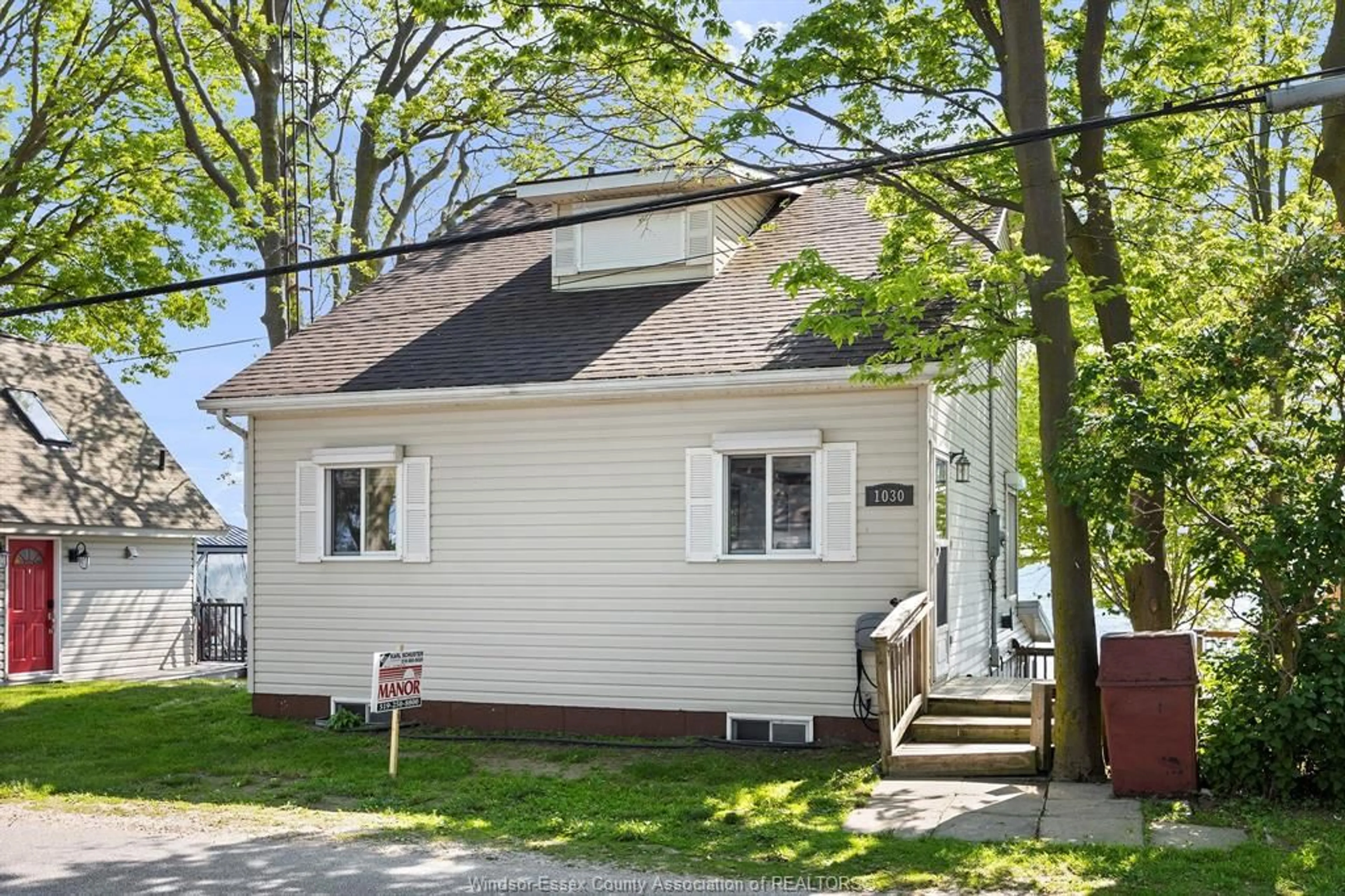 Home with vinyl exterior material, street for 1030 POINT PELEE Dr, Leamington Ontario N8H 3V4