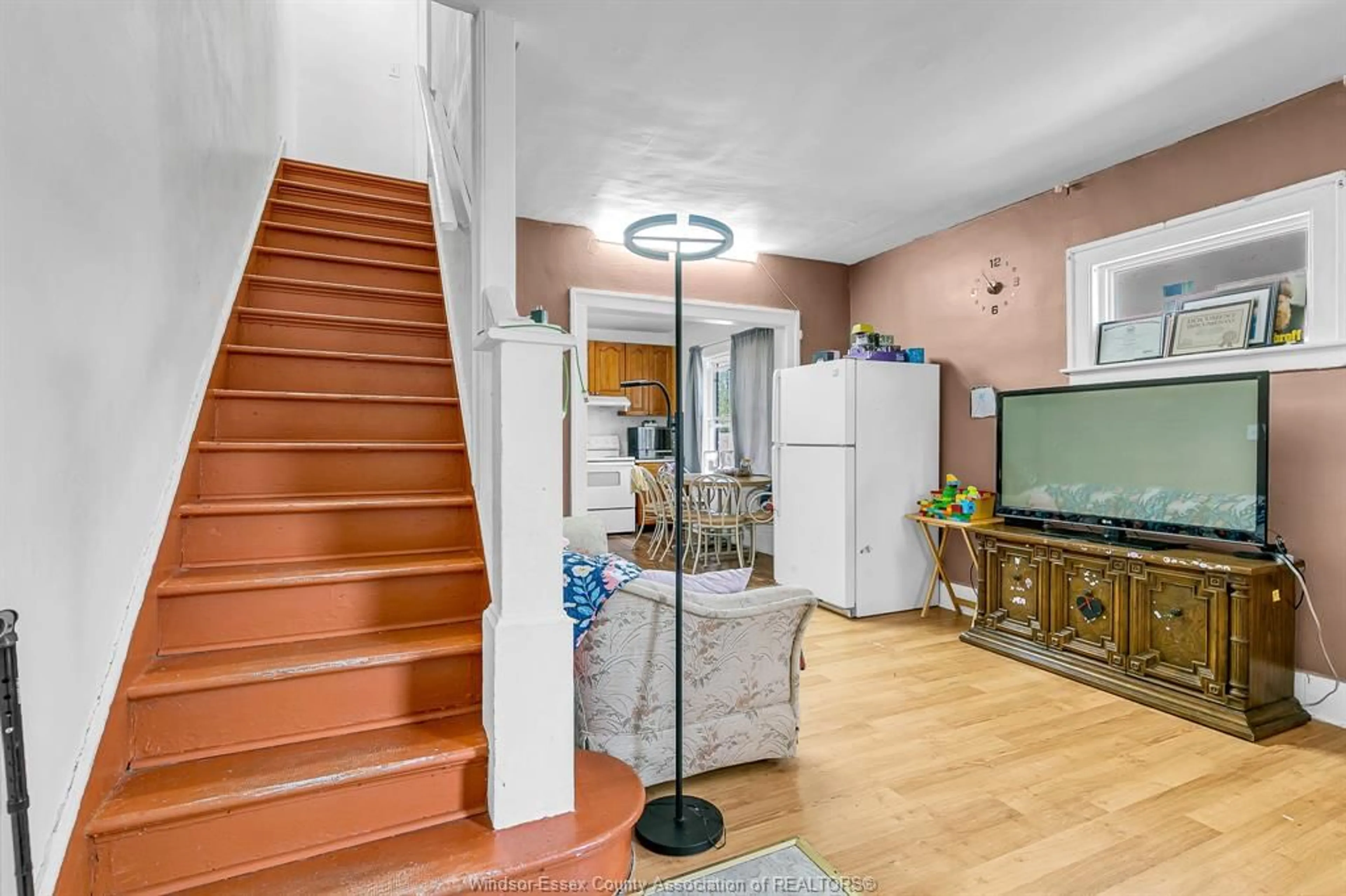 Indoor foyer for 3174-76 PETER, Windsor Ontario N9C 1H3