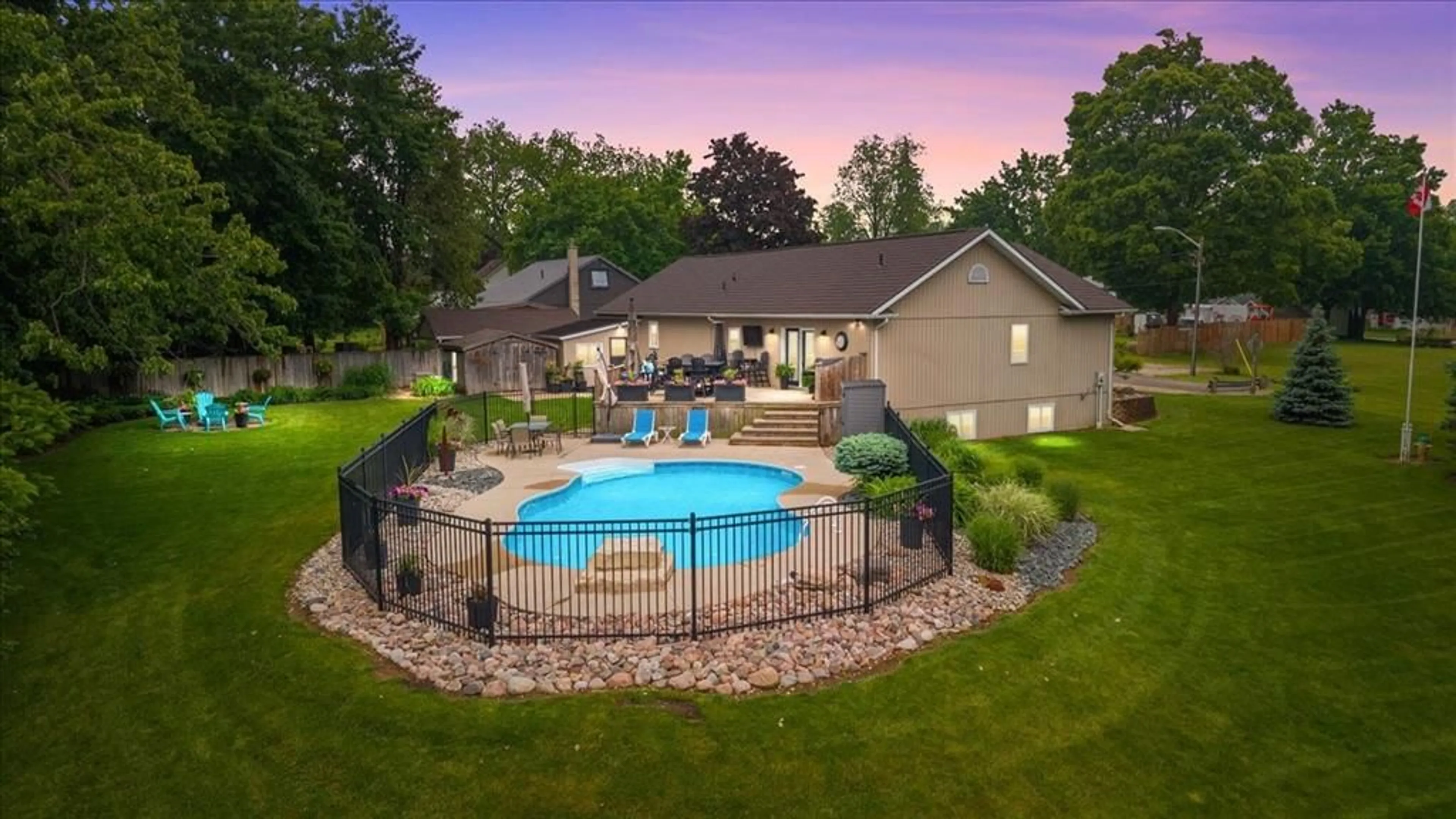 Pool for 13 VICTORIA St, Lambton Shores Ontario N0M 1B0