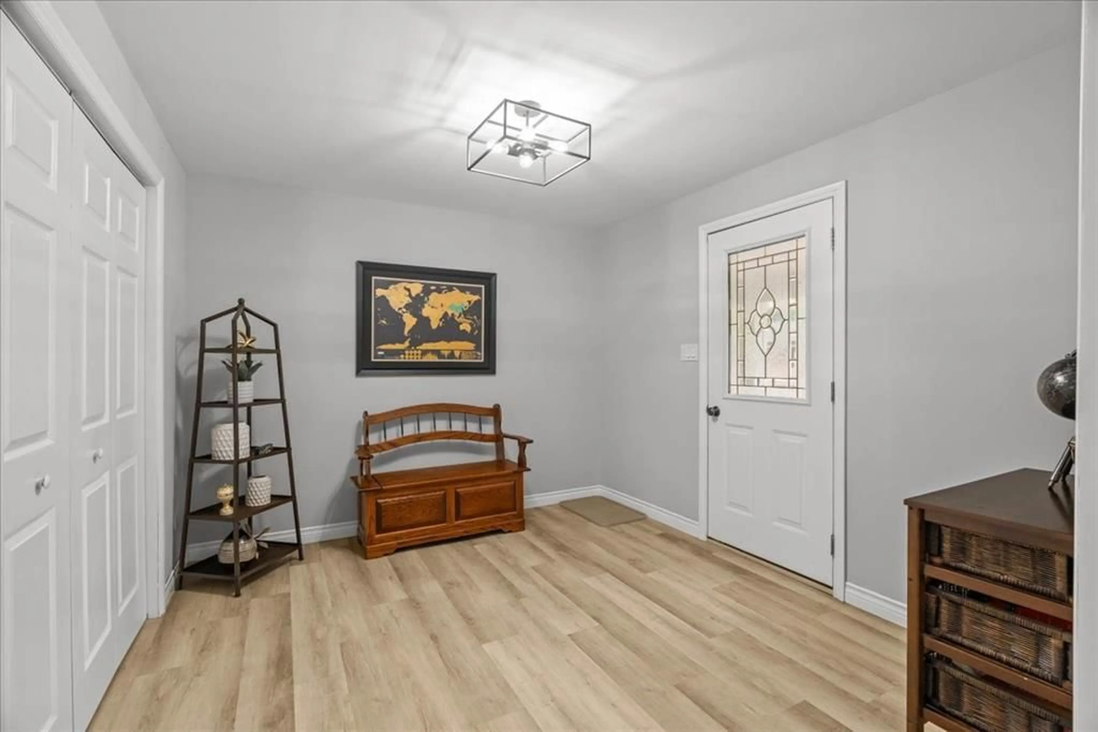 Indoor entryway for 13 VICTORIA St, Lambton Shores Ontario N0M 1B0