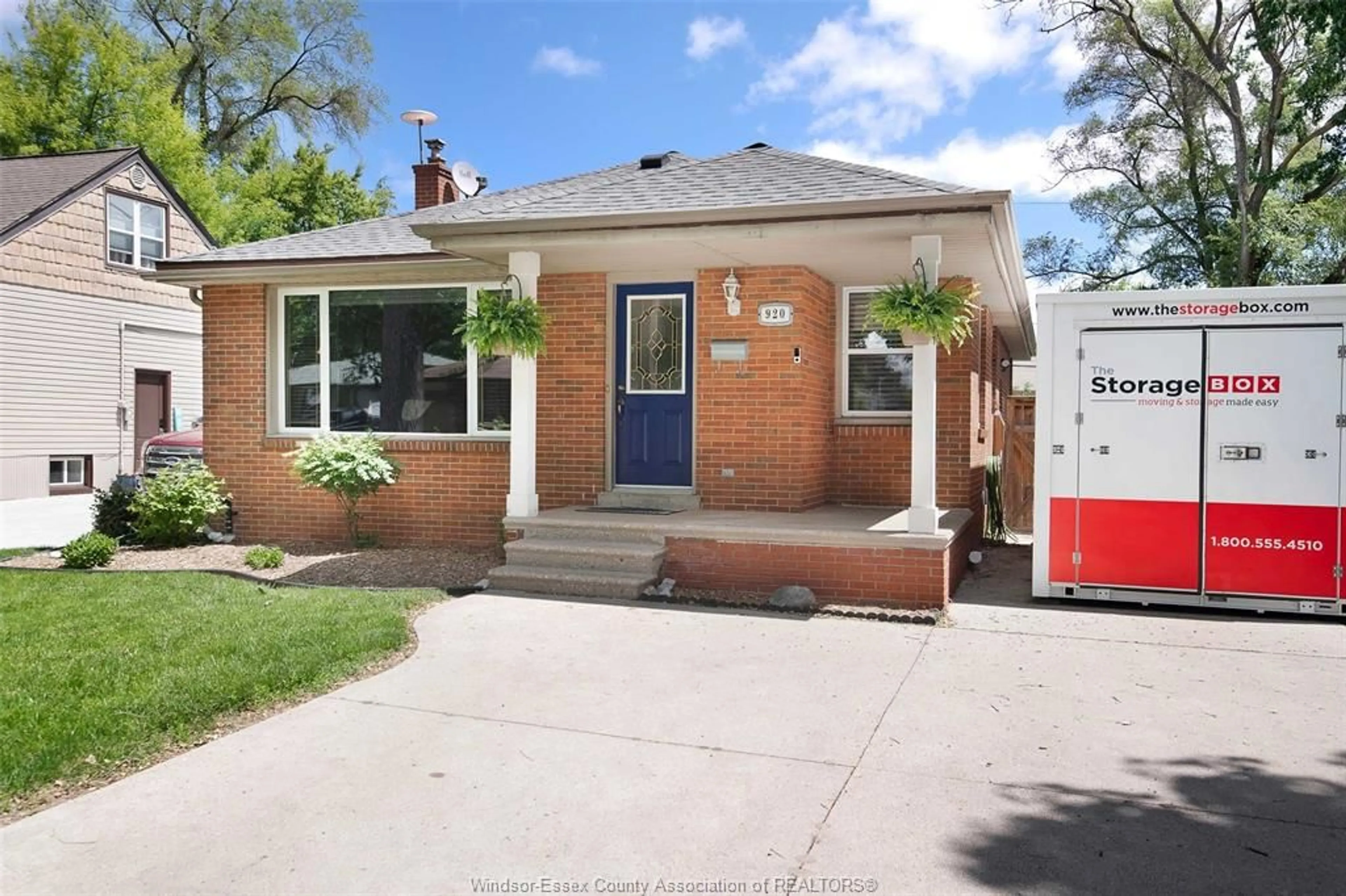 Home with brick exterior material, street for 920 ST. PAUL Ave, Windsor Ontario N8S 3L4