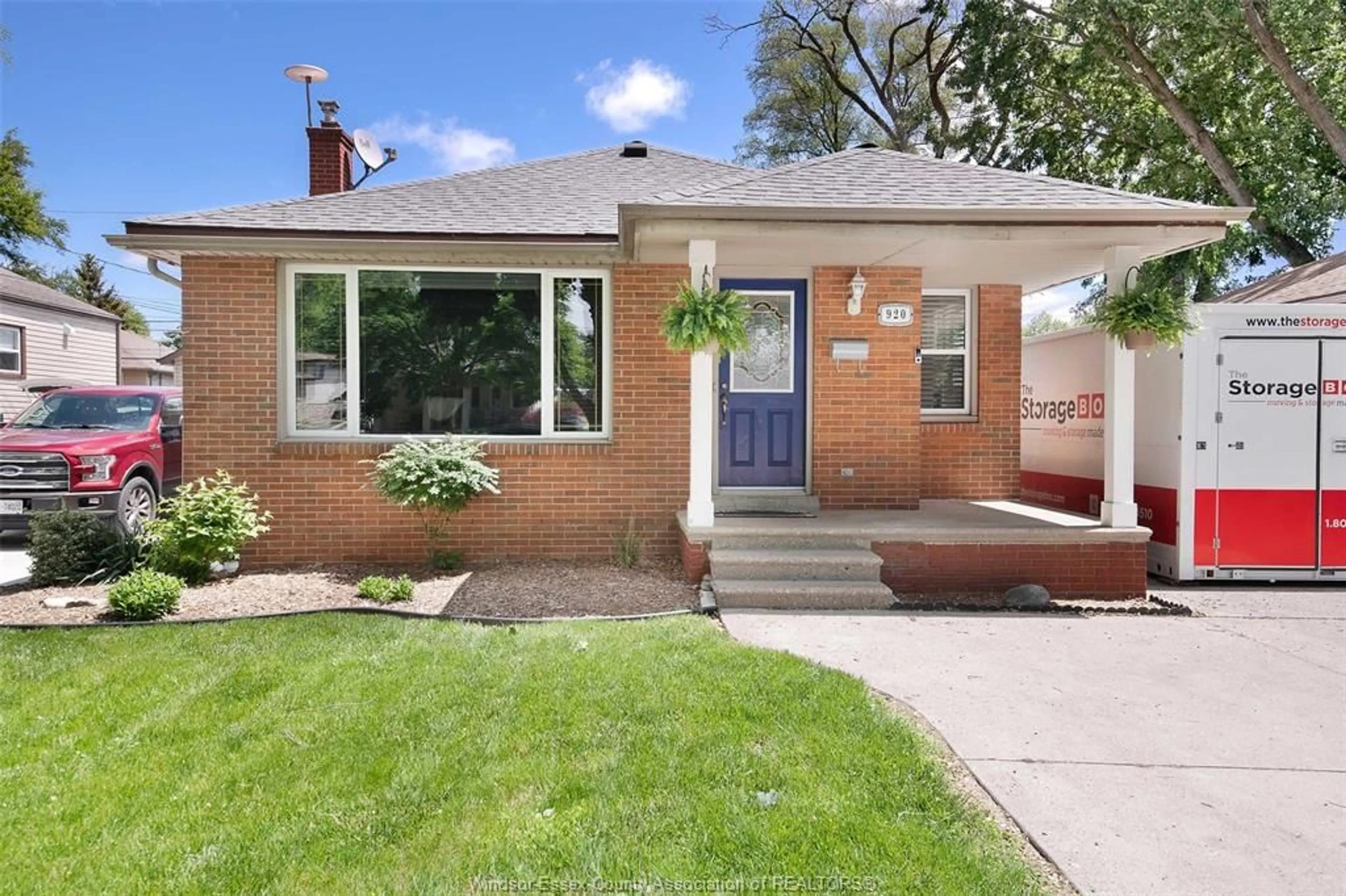Home with brick exterior material, street for 920 ST. PAUL Ave, Windsor Ontario N8S 3L4