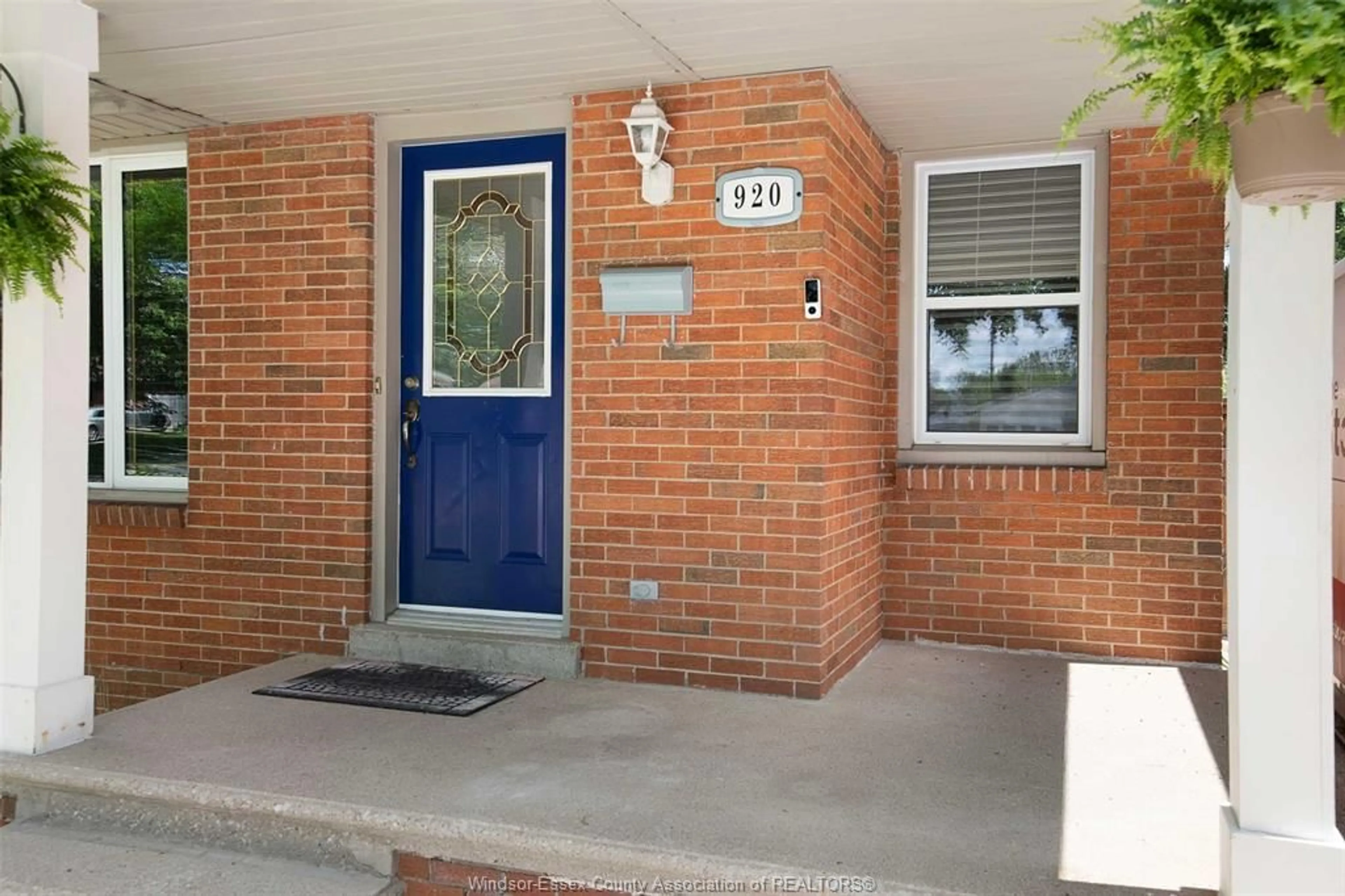 Home with brick exterior material, street for 920 ST. PAUL Ave, Windsor Ontario N8S 3L4