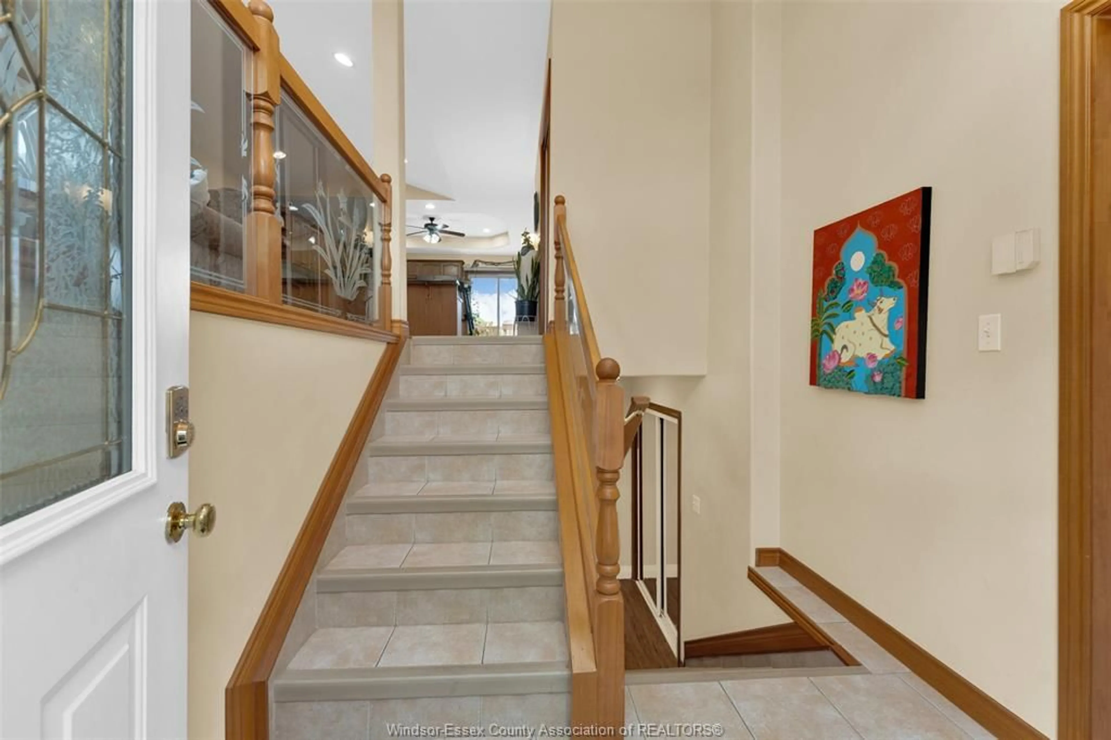 Indoor foyer for 1626 MERIDIAN St, Windsor Ontario N9G 3E7