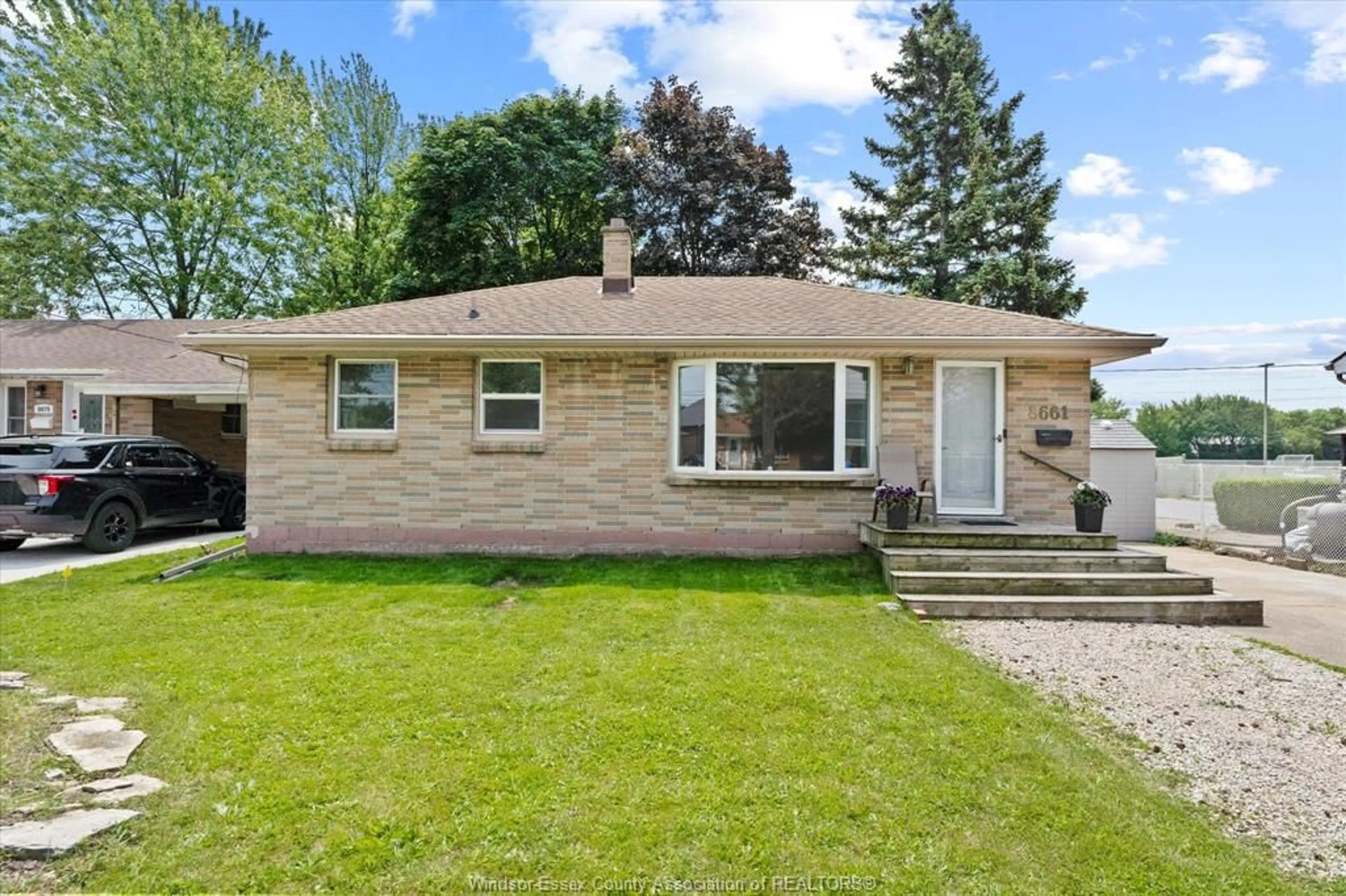 Home with vinyl exterior material, street for 8661 JEROME, Windsor Ontario N8S 1W8