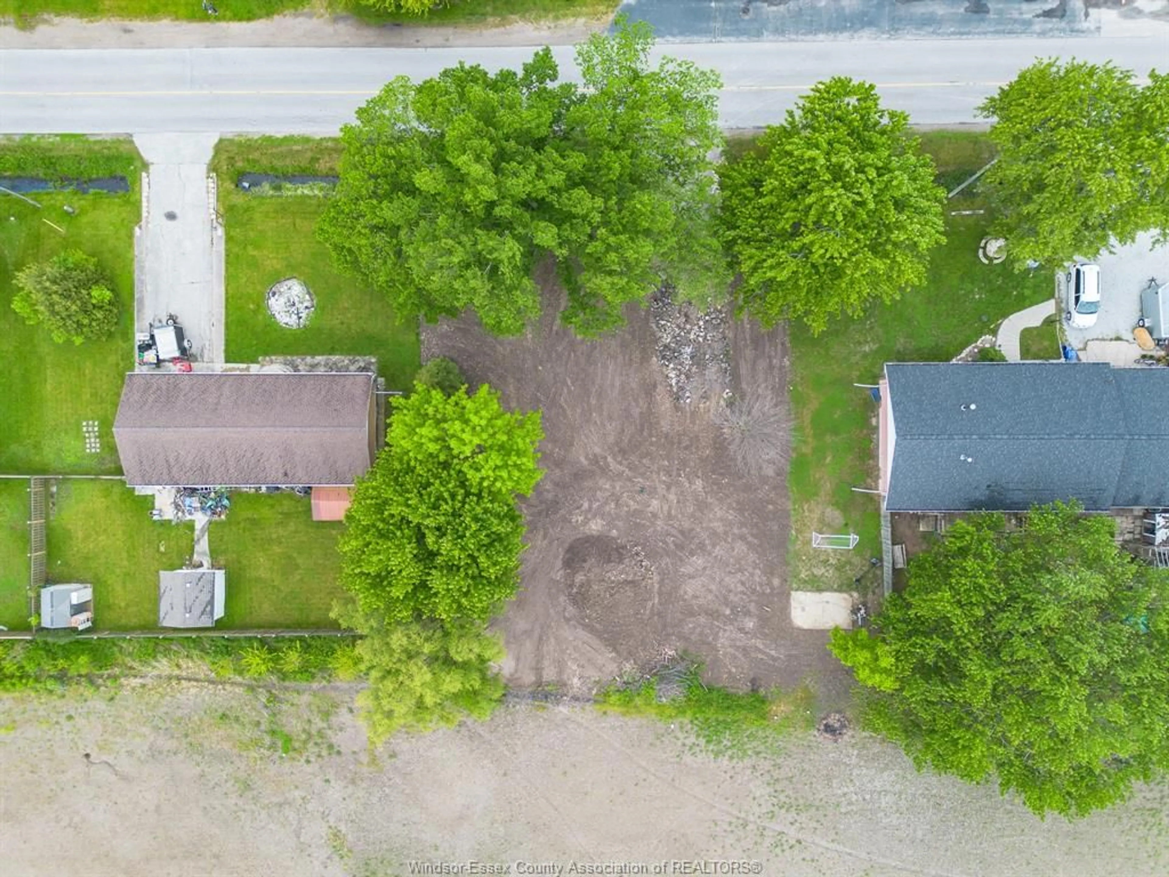 A pic from outside/outdoor area/front of a property/back of a property/a pic from drone, street for 775 POINT PELEE Dr, Leamington Ontario N8H 3V4