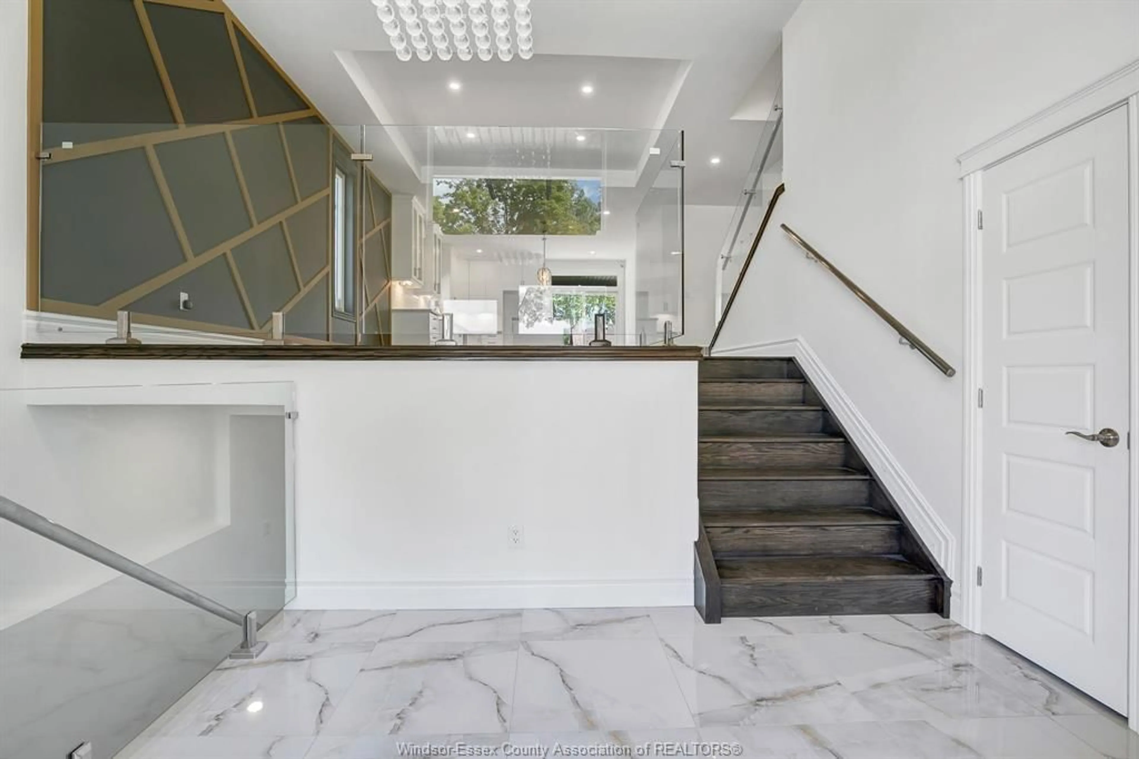 Indoor foyer for 1702 MARK Ave, Windsor Ontario N9B 3G8