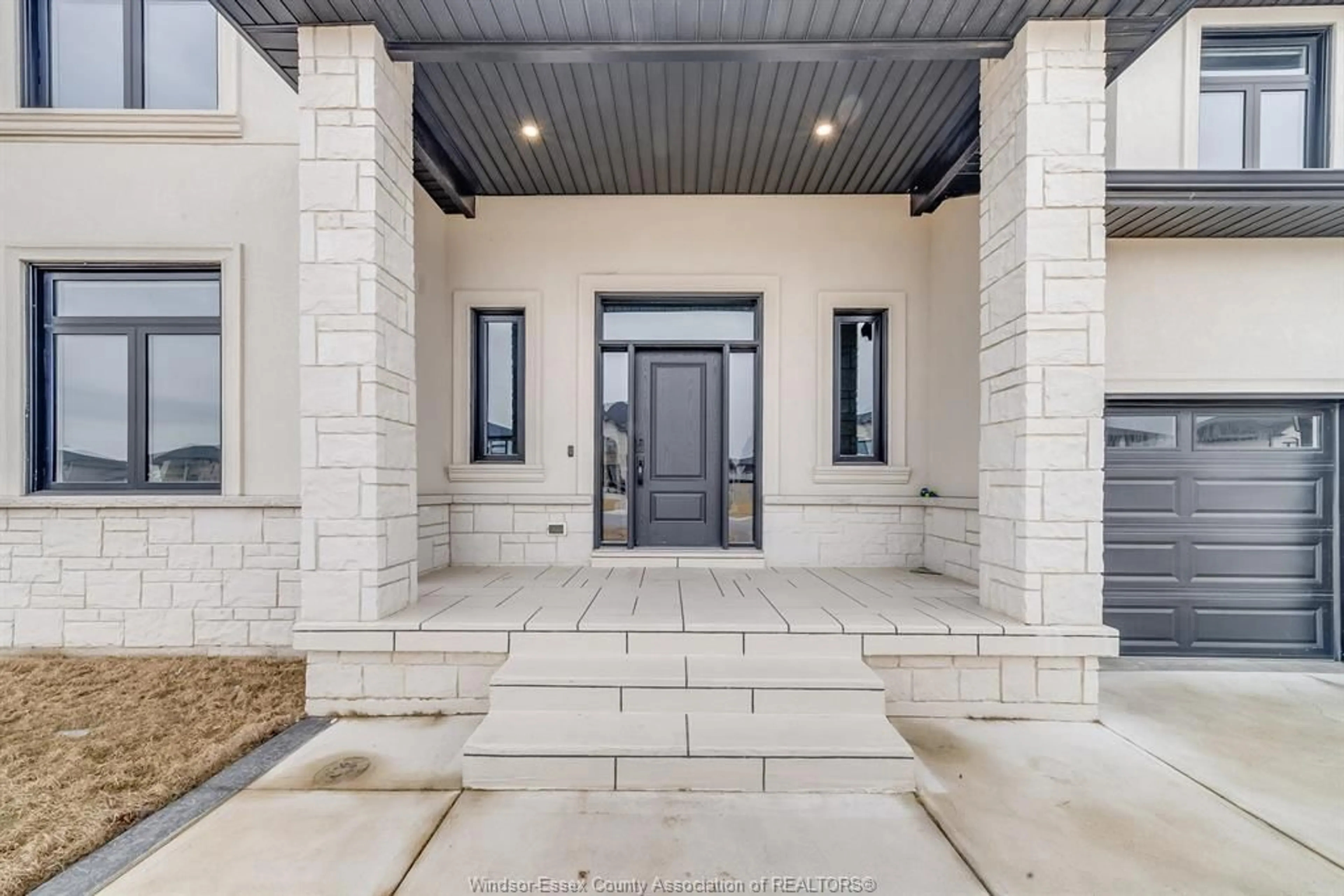 Indoor entryway for 181 WHELAN Dr, Amherstburg Ontario N9V 0G9
