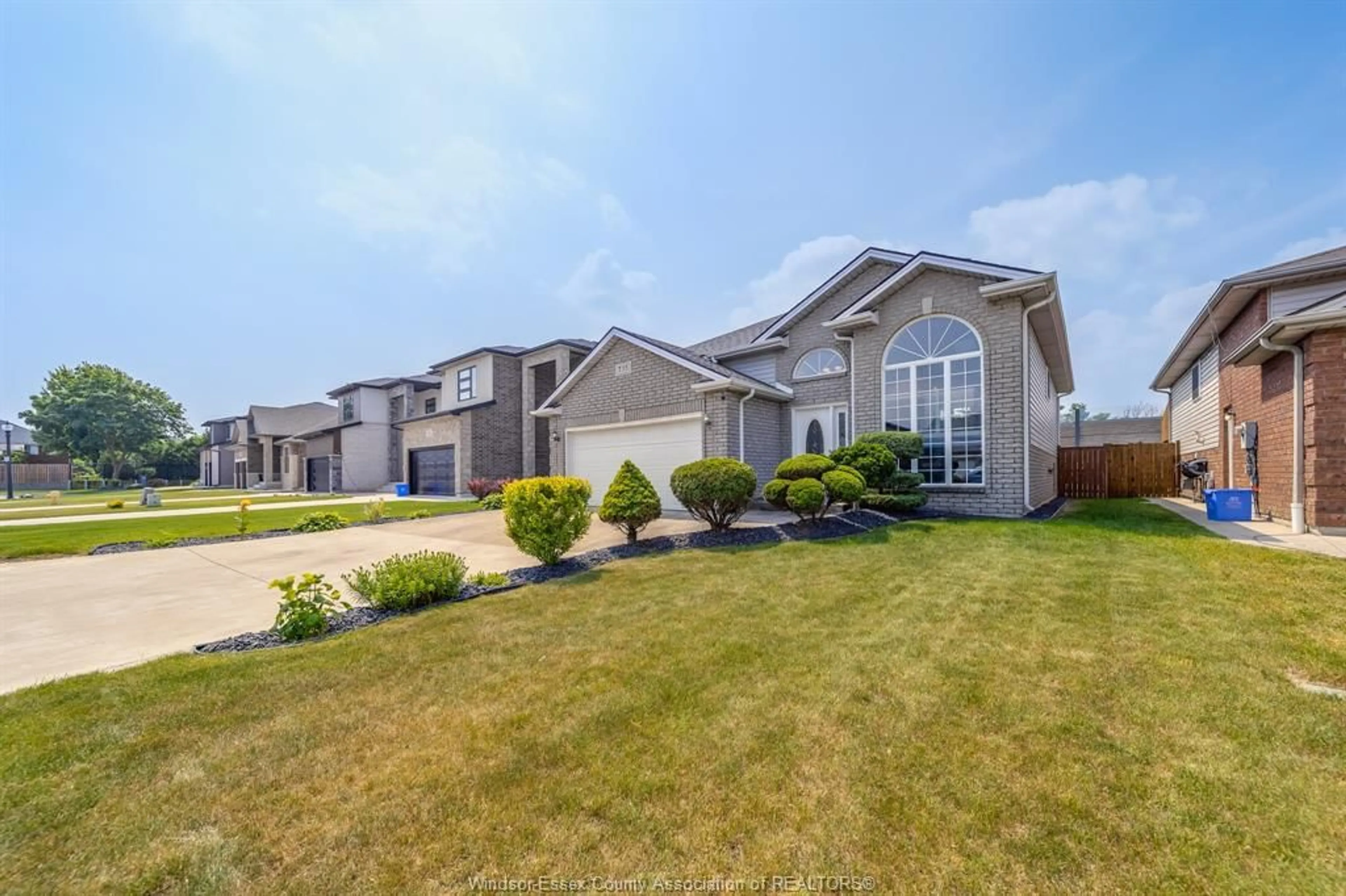 Unknown for 735 ALPENROSE Crt, Windsor Ontario N9G 2X7