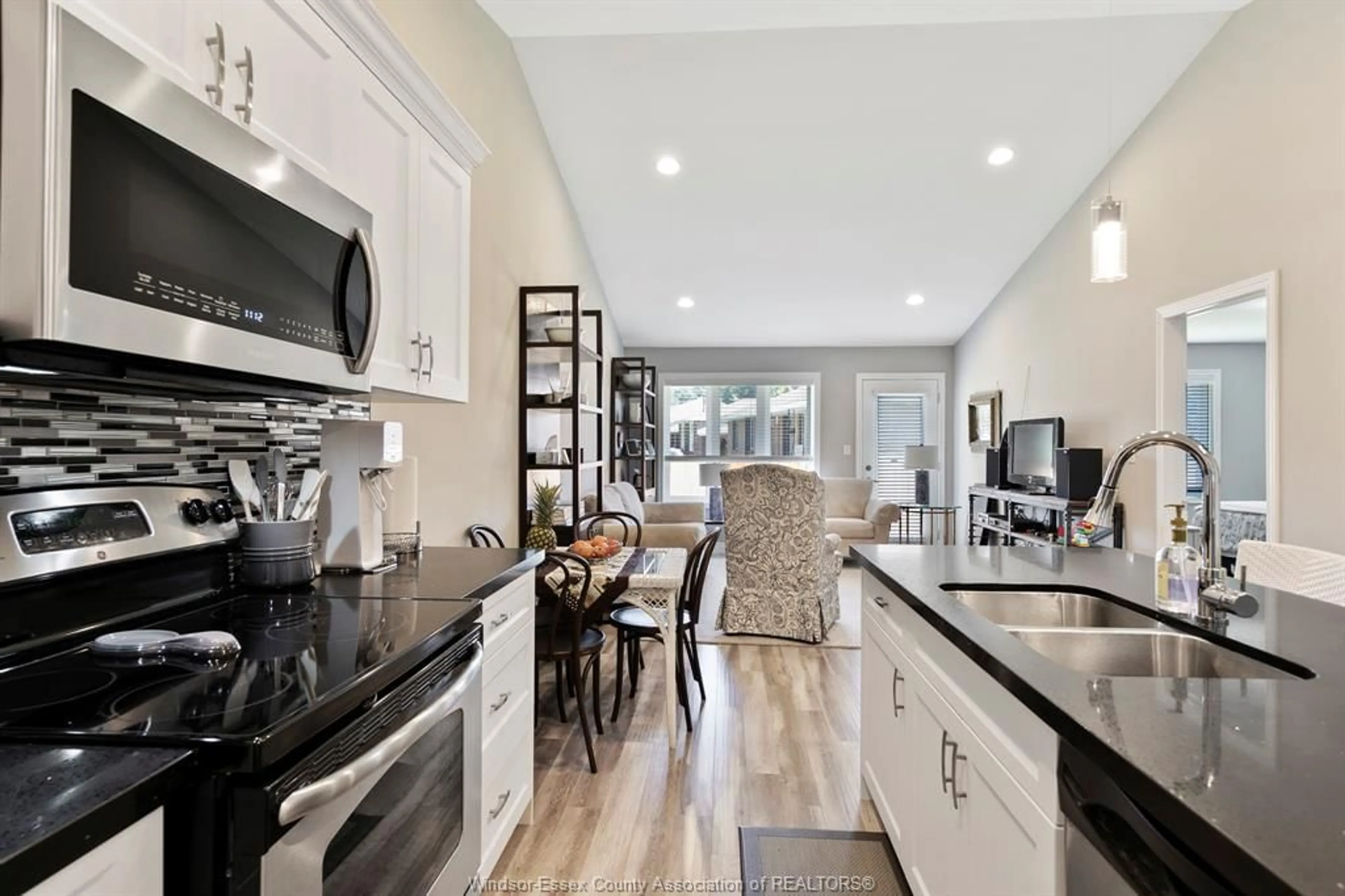 Open concept kitchen, ceramic/tile floor for 1226 KAMLOOPS, Windsor Ontario N8W 5V2