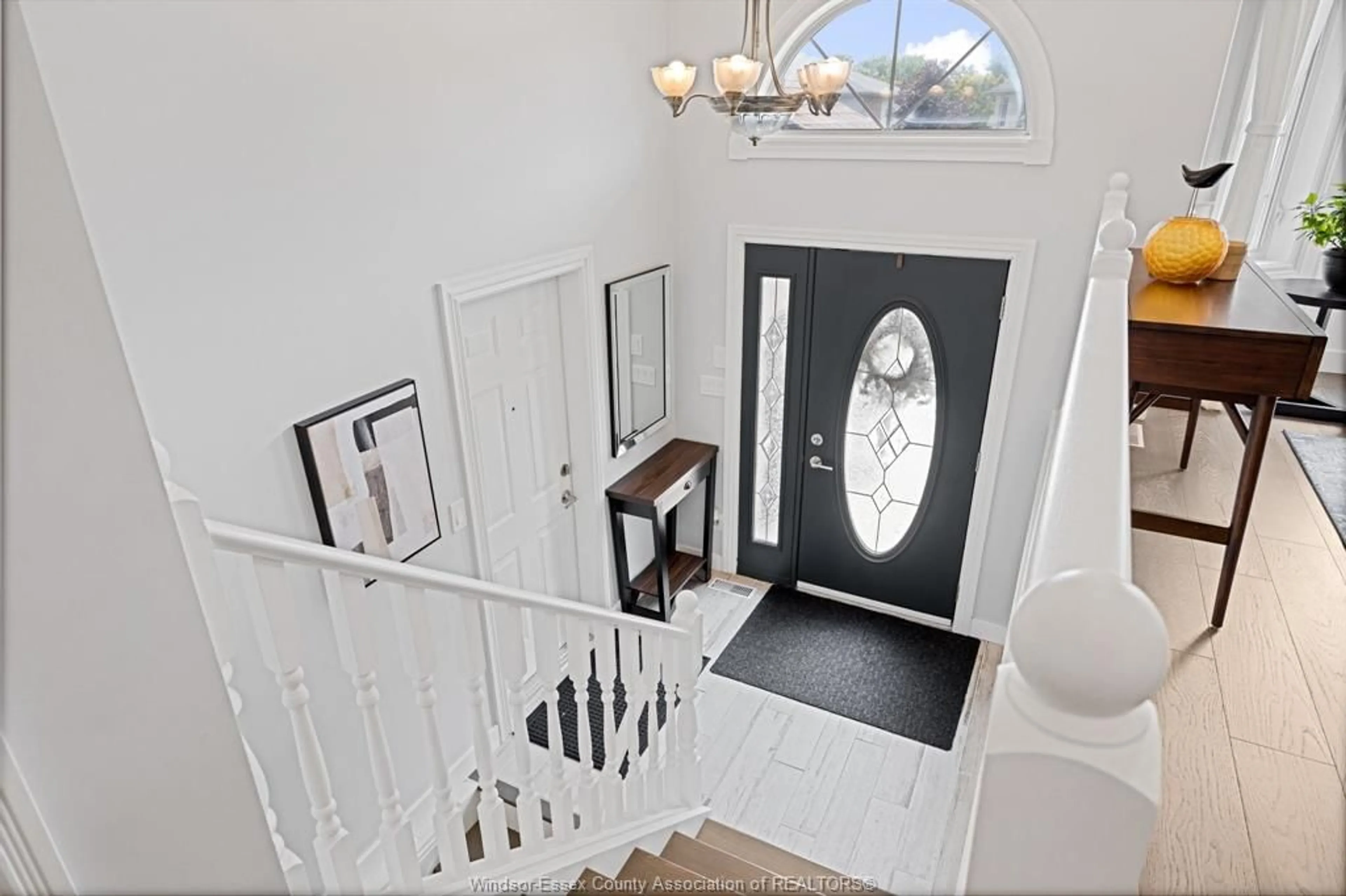 Indoor entryway for 375 GIGNAC, LaSalle Ontario N9J 3S7