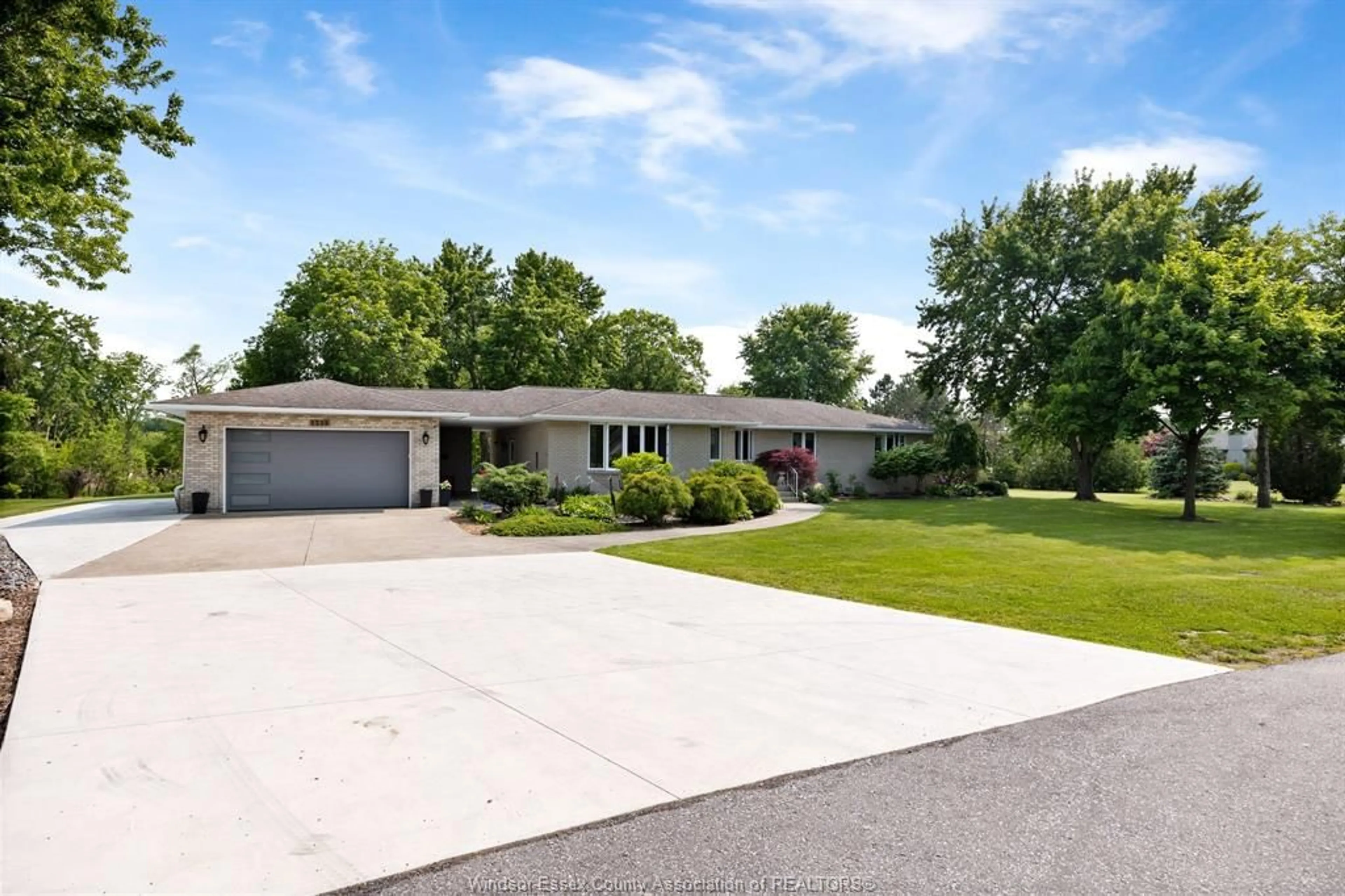 A pic from outside/outdoor area/front of a property/back of a property/a pic from drone, street for 1226 AIMEE St, Lakeshore Ontario N0R 1S0