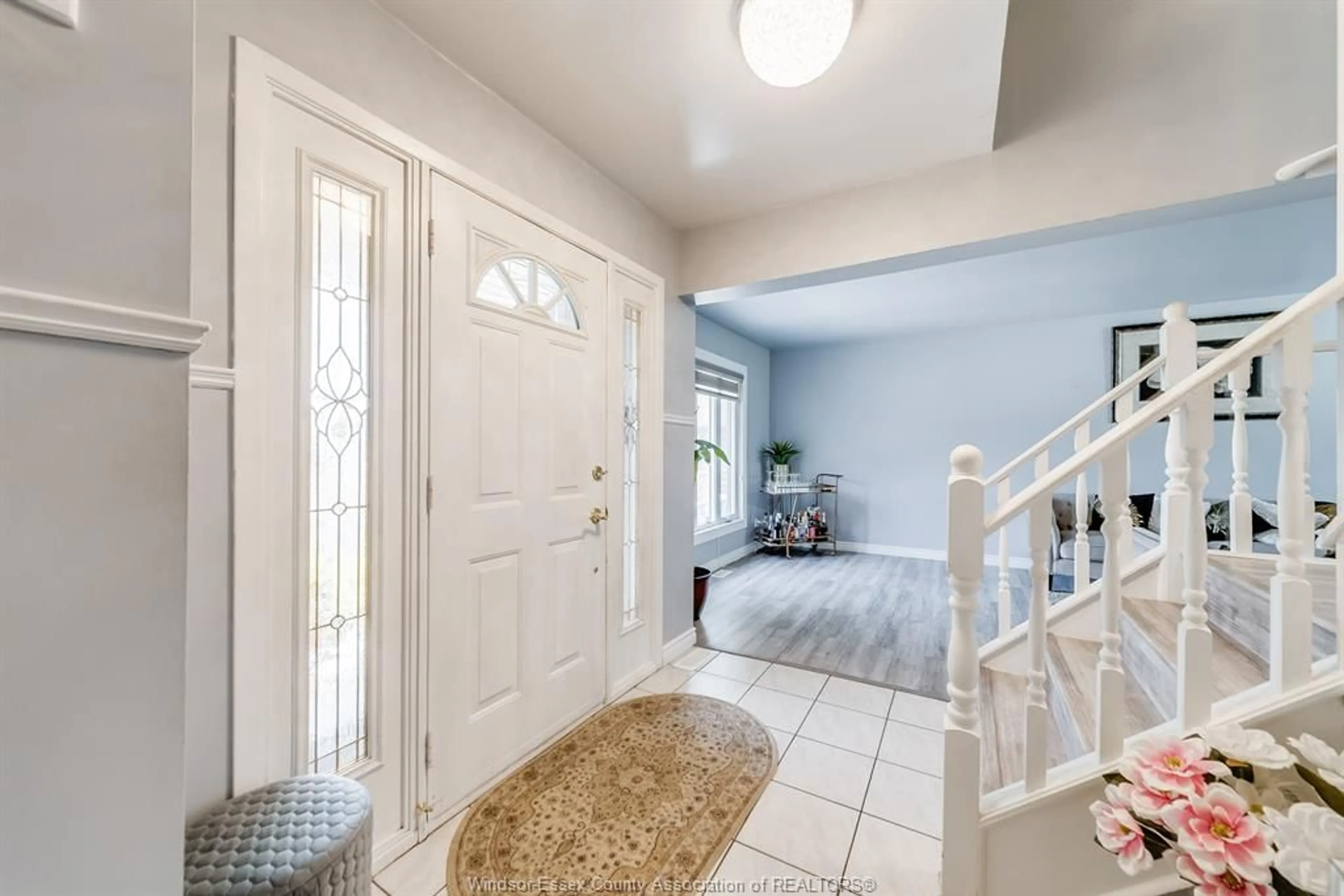 Indoor entryway for 3169 CLEMENCEAU Blvd, Windsor Ontario N8T 2R6