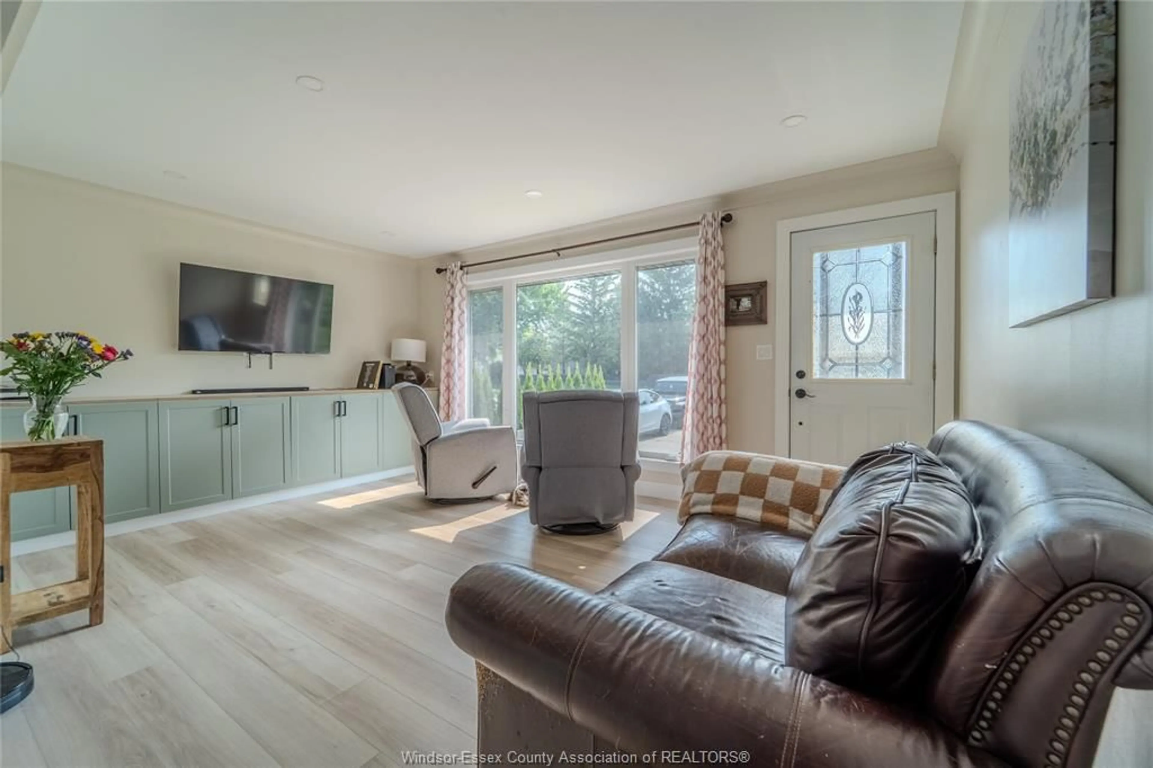 Living room with furniture, wood/laminate floor for 127 BRIGHTON, Tecumseh Ontario N8N 2L2