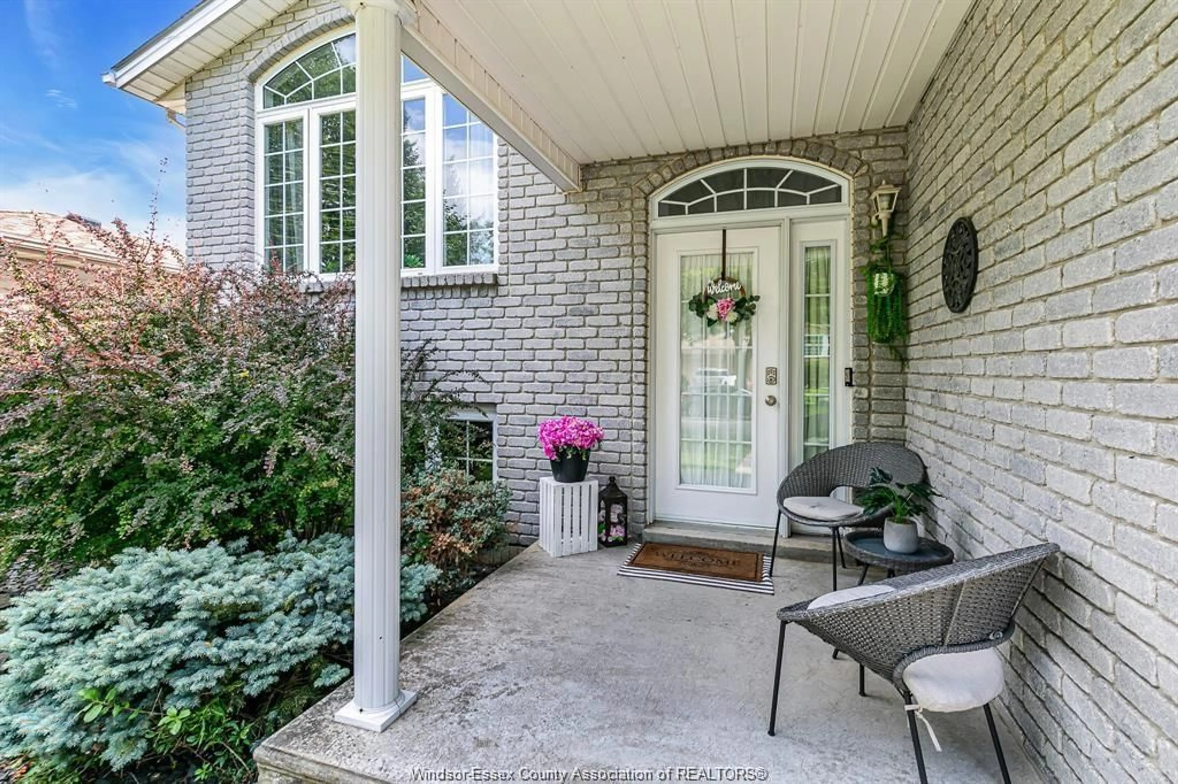 Indoor entryway for 3858 ACORN Cres, Windsor Ontario N8W 5R5