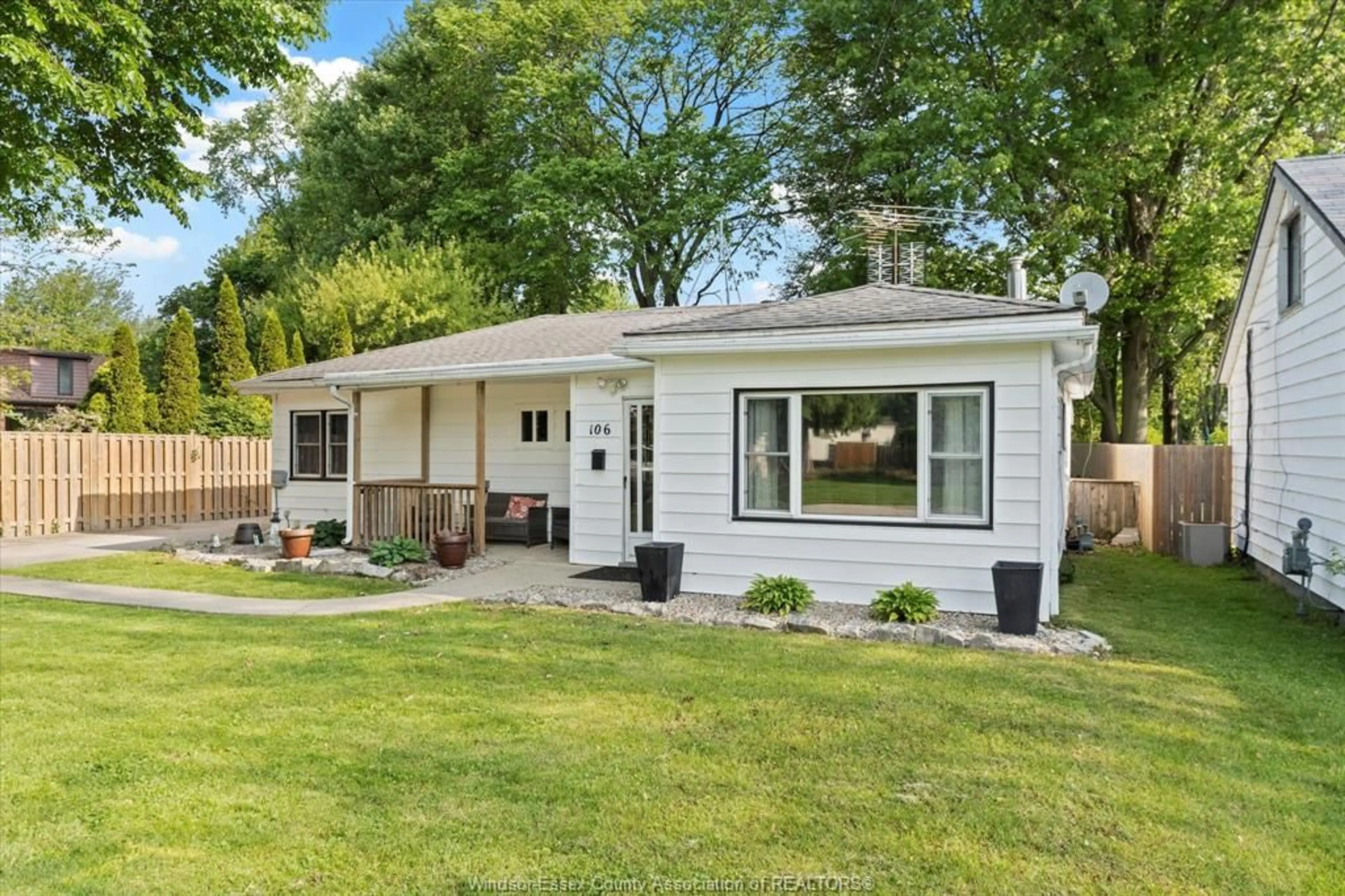 Home with vinyl exterior material, street for 106 MCDONALD St, Amherstburg Ontario N9V 1V9