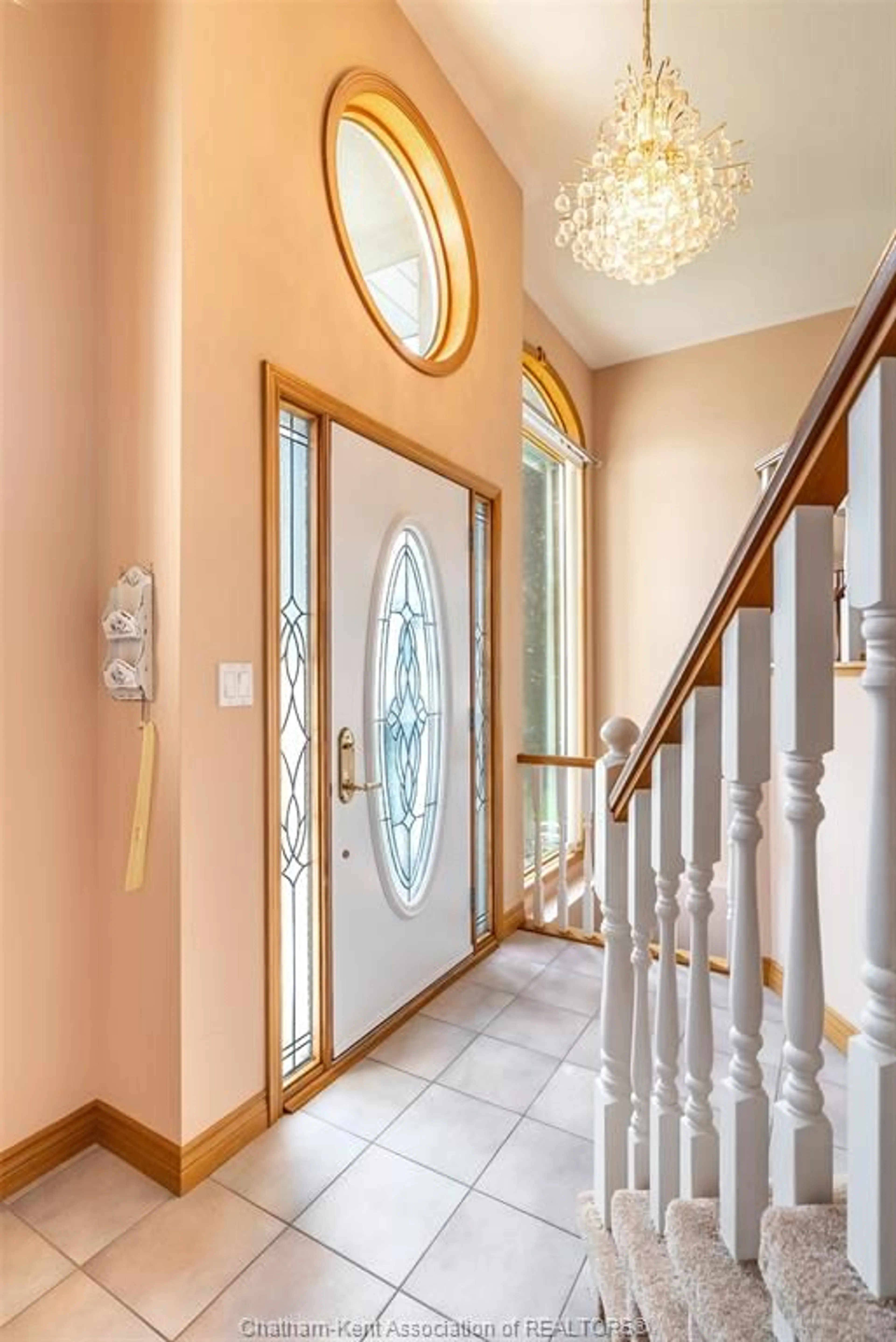 Indoor foyer for 7 Westminister Crt, Chatham Ontario N7L 5K8