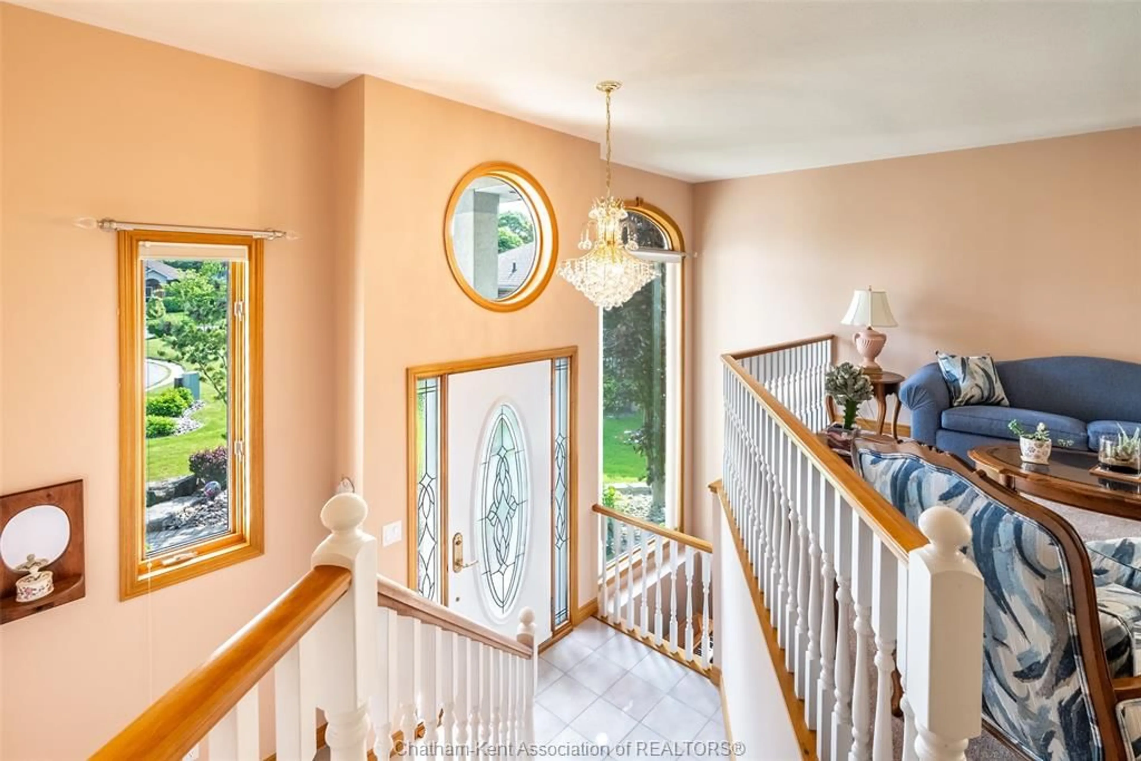 Indoor foyer for 7 Westminister Crt, Chatham Ontario N7L 5K8