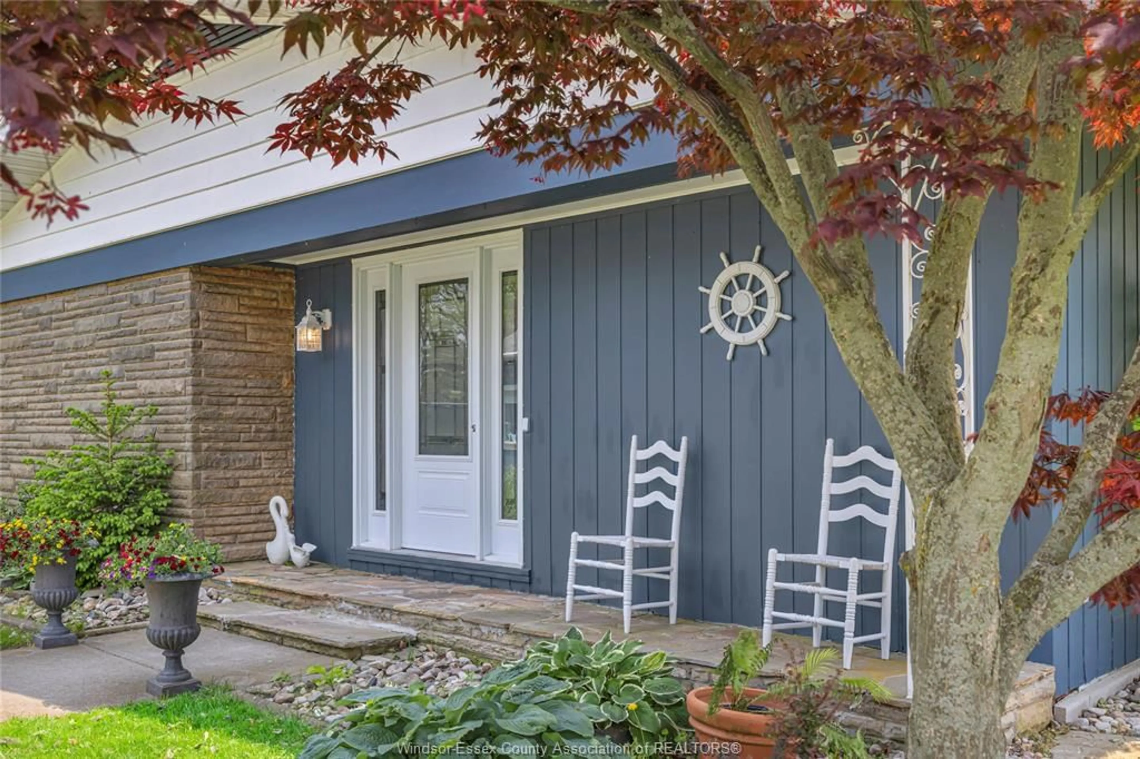 Indoor entryway for 1711 HERITAGE Rd, Kingsville Ontario N9Y 2E6