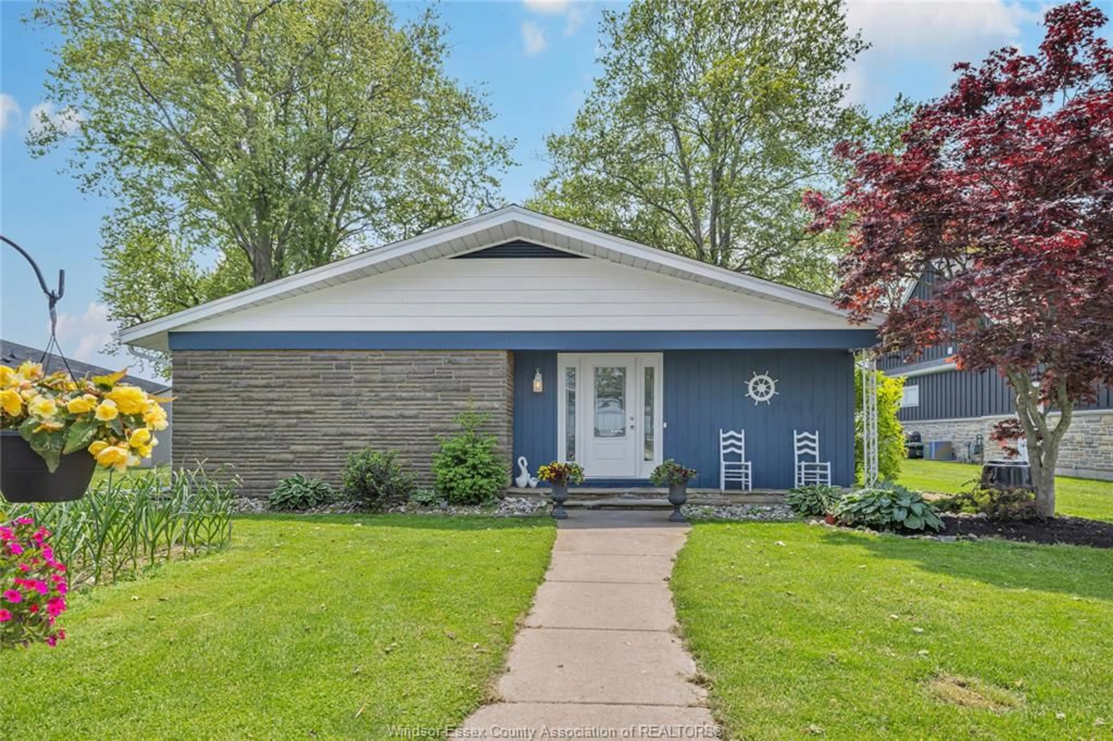 Home with brick exterior material, street for 1711 HERITAGE Rd, Kingsville Ontario N9Y 2E6