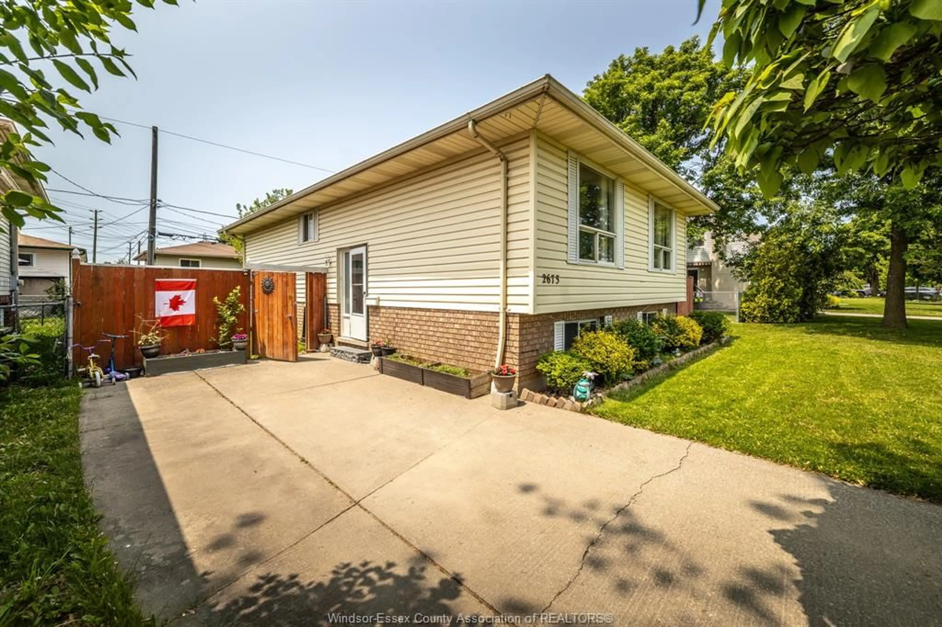 Unknown for 2673 BYNG, Windsor Ontario N8W 3G2