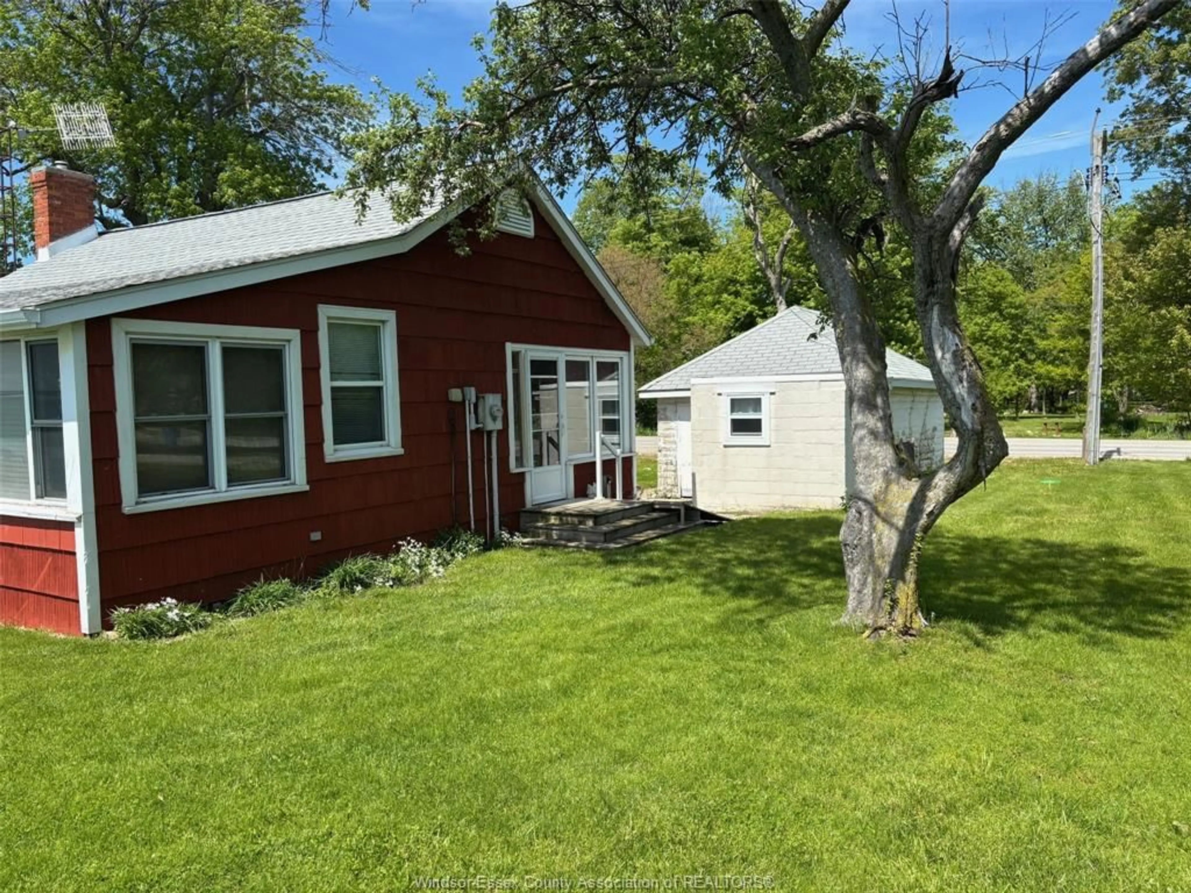 A pic from outside/outdoor area/front of a property/back of a property/a pic from drone, unknown for 680 POINT PELEE Dr, Leamington Ontario N8H 3V4