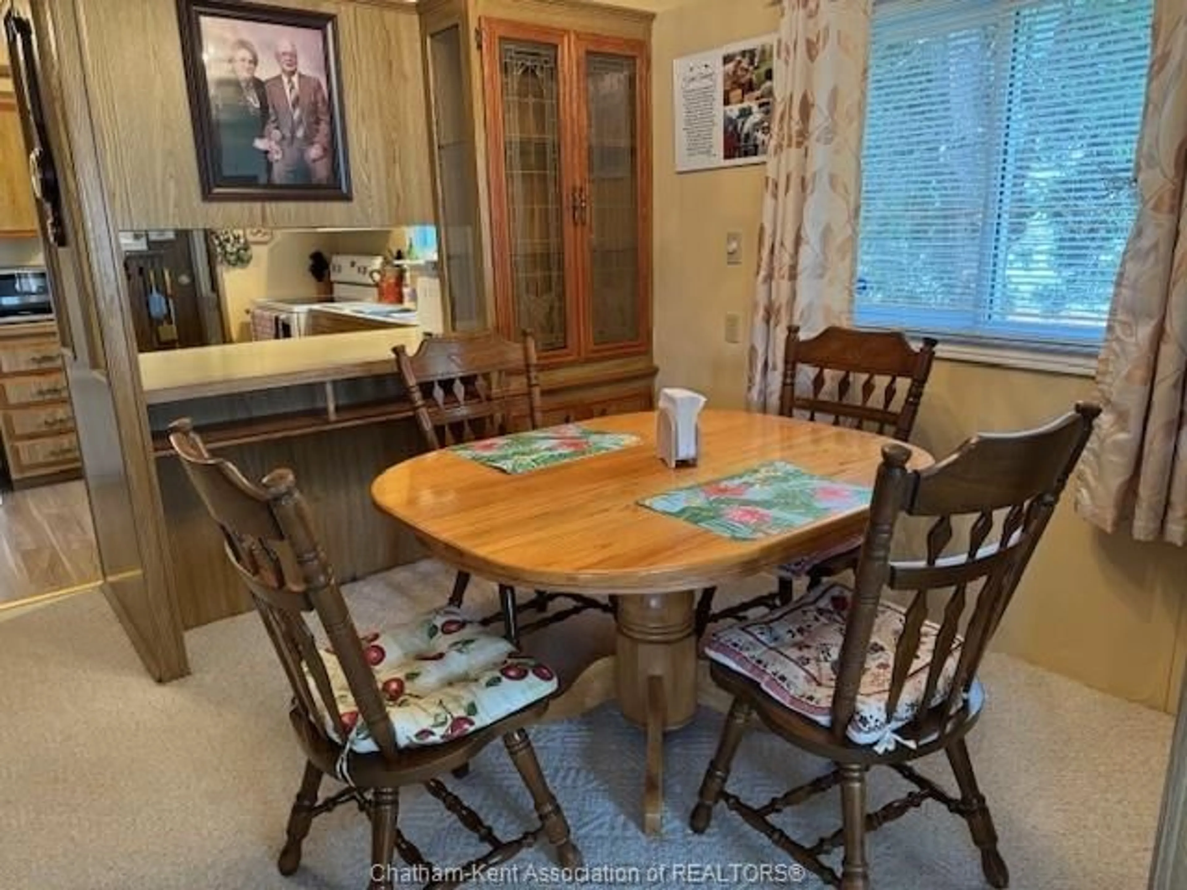 Dining room, wood/laminate floor for 127 Regency Dr, Chatham Ontario N7L 5A2
