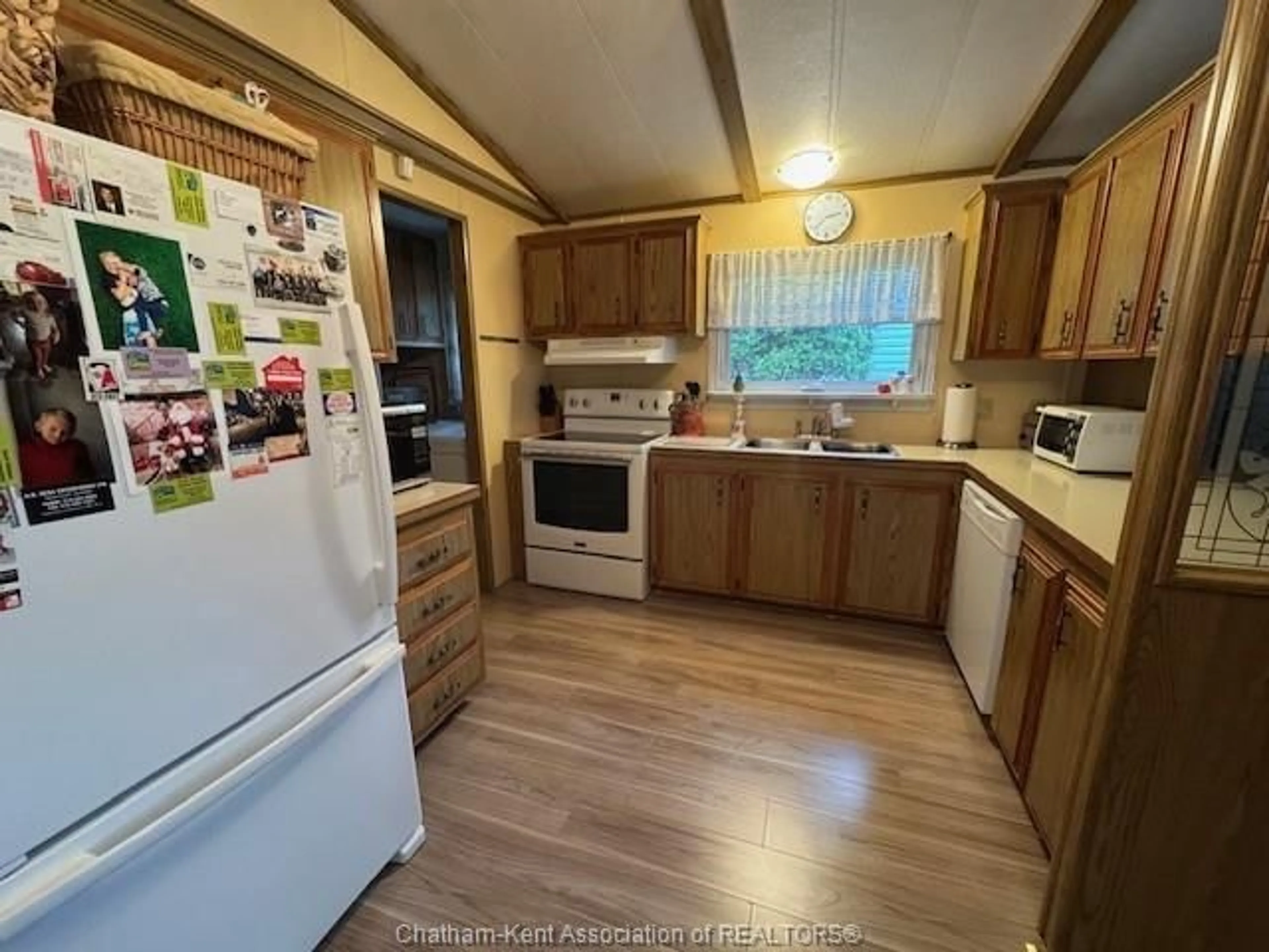 Standard kitchen, unknown for 127 Regency Dr, Chatham Ontario N7L 5A2