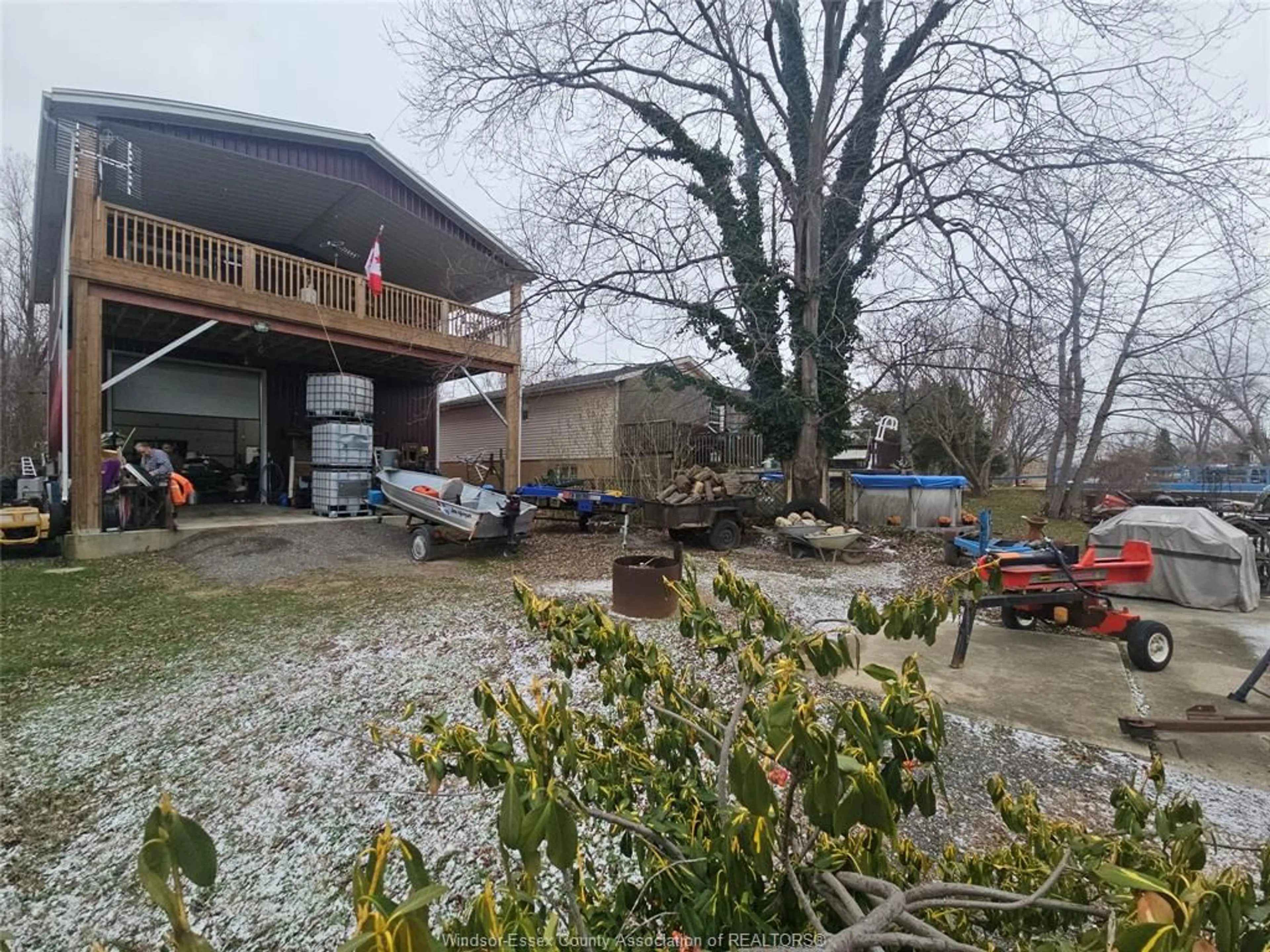 A pic from outside/outdoor area/front of a property/back of a property/a pic from drone, unknown for 1213 CANAL St, Kingsville Ontario N9Y 2E6