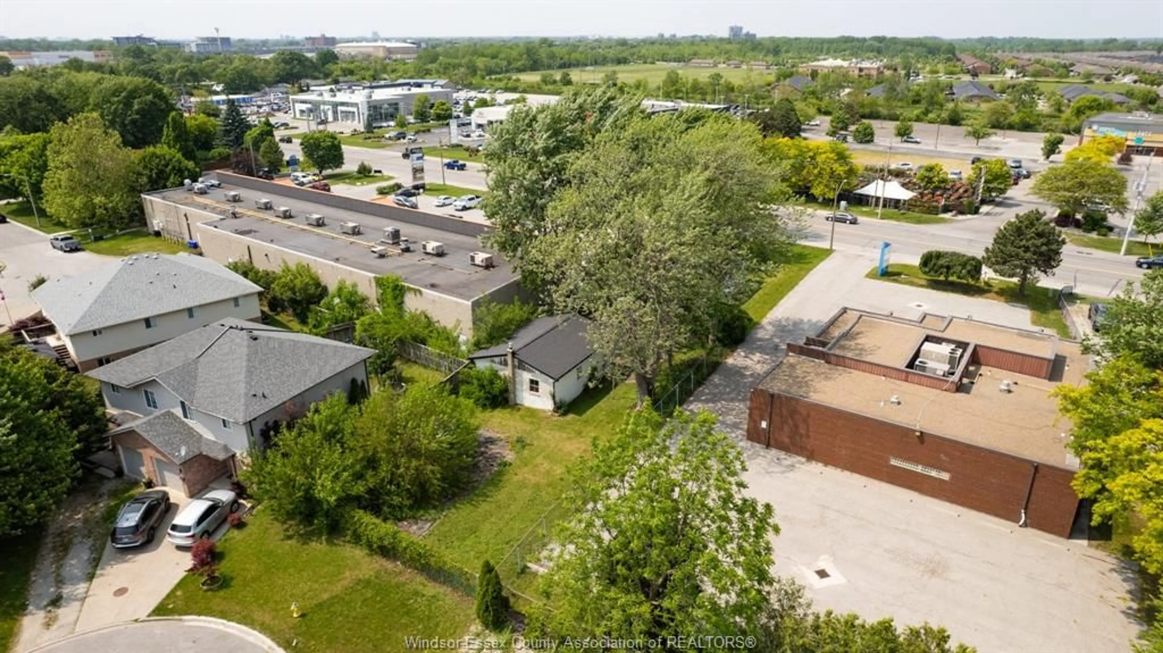 A pic from outside/outdoor area/front of a property/back of a property/a pic from drone, city buildings view from balcony for 9803 TECUMSEH Rd, Windsor Ontario N8R 1A5