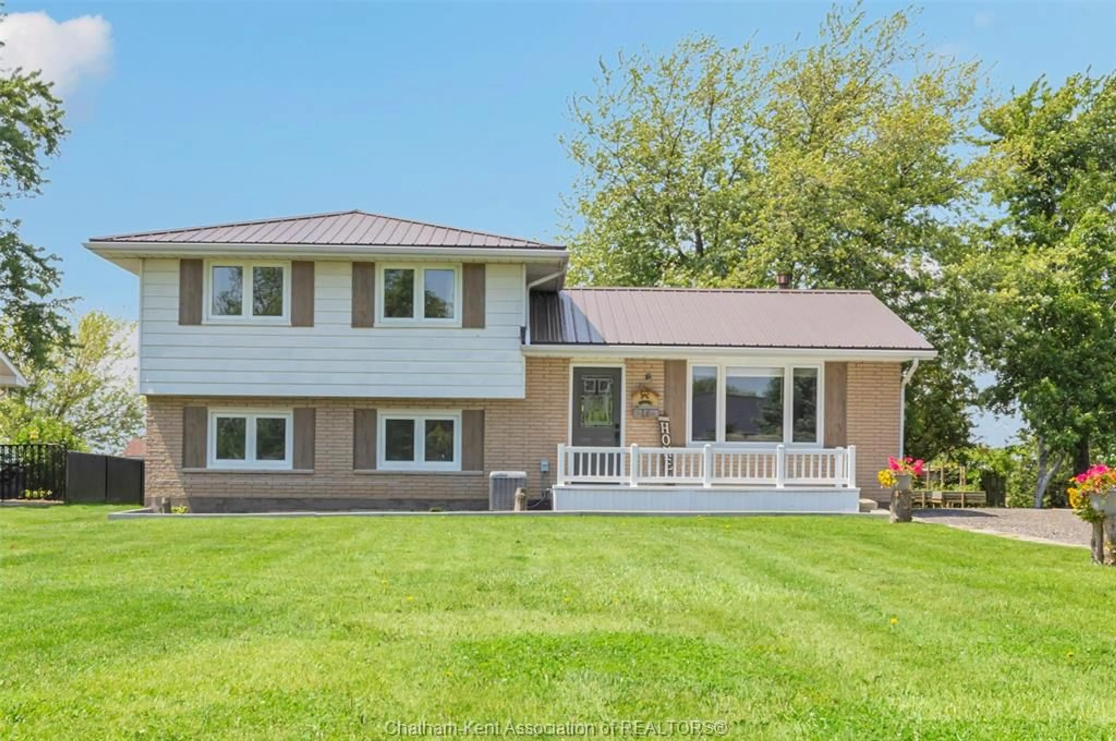 Home with vinyl exterior material, street for 18 Campbell St, Merlin Ontario N0P 1W0